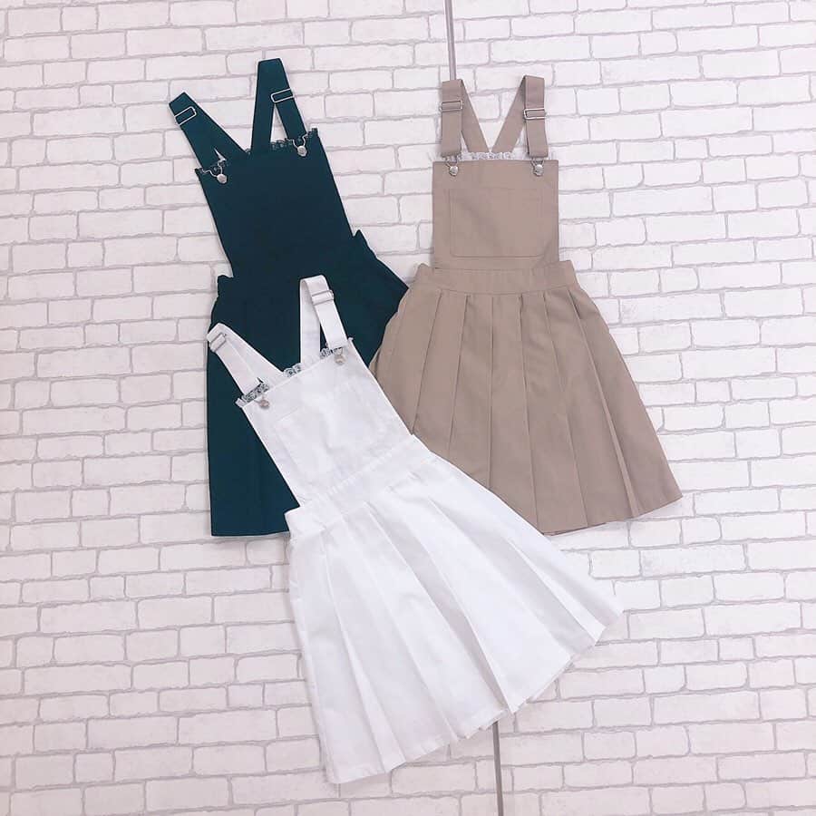 Ank Rougeさんのインスタグラム写真 - (Ank RougeInstagram)「【press】 . . 🐰Neo Casual Spring newarrival🎉 .  レース衿セーラーブラウス off-white/gray/black ¥6,900+tax ． ． プリーツサロペット white/beige/black ￥9,400＋tax . Ank Rouge全店今週入荷予定💗 公式通販サイトAilandにて販売中✨ . . #ankrouge#newarrival#spring」2月11日 15時08分 - ankrouge_official