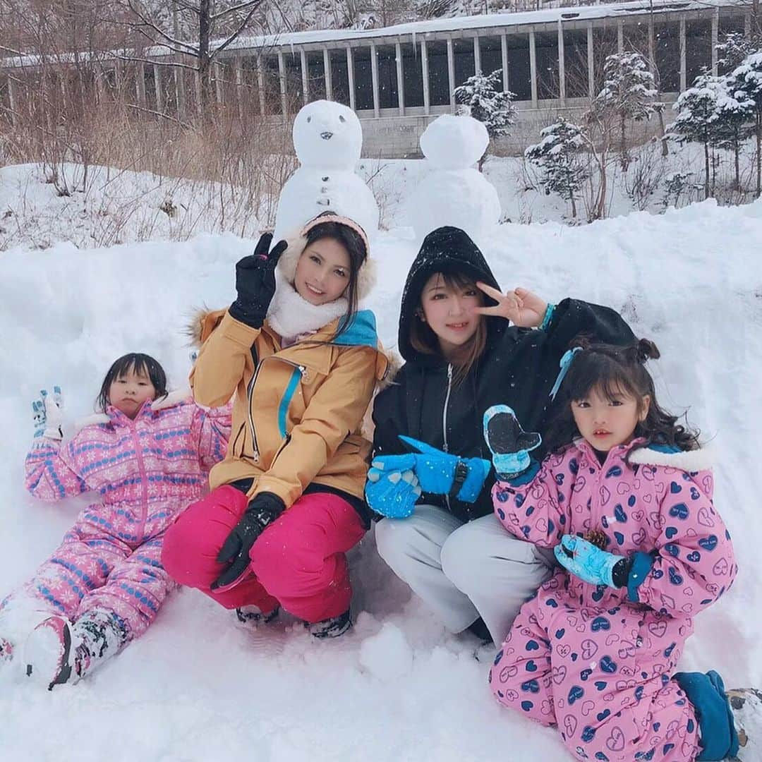 堀えりかさんのインスタグラム写真 - (堀えりかInstagram)「ガチの雪だるま作り⛄️⛄️⛄️ .  #岐阜 #奥飛騨 #温泉 #かじか橋 #深山荘 #混浴露天風呂」2月11日 15時02分 - xerikax143