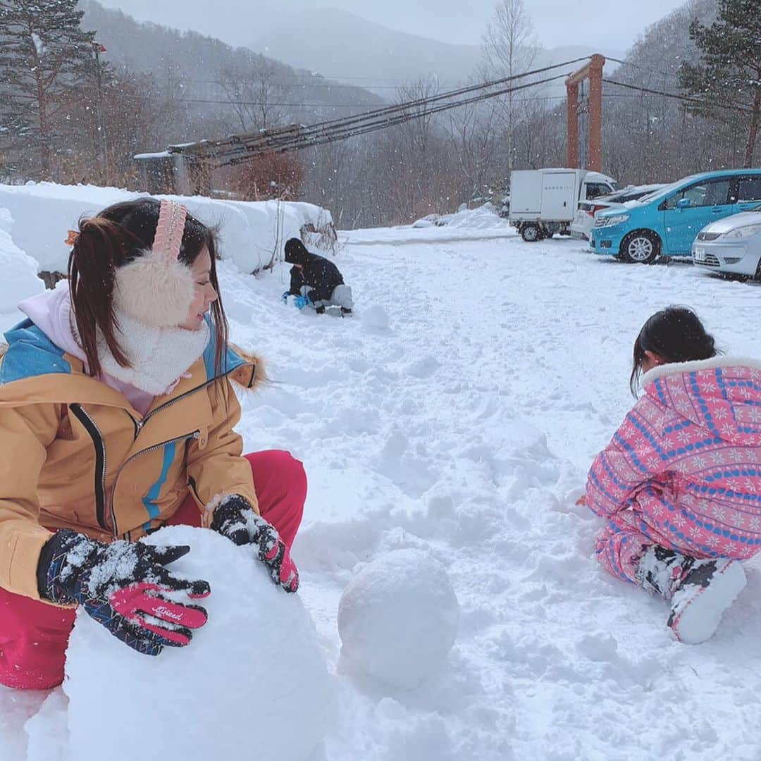 堀えりかさんのインスタグラム写真 - (堀えりかInstagram)「ガチの雪だるま作り⛄️⛄️⛄️ .  #岐阜 #奥飛騨 #温泉 #かじか橋 #深山荘 #混浴露天風呂」2月11日 15時02分 - xerikax143