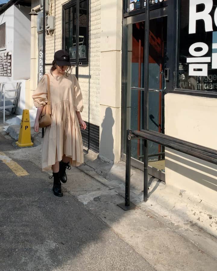 Chuuのインスタグラム：「❣️봄맞이를 위한 NEW 데일리룩 갖고와찌효!❣️ ⠀ 츄멤님들! 올해의 컬러가 바로 #클래식블루💙 인거 아시나용?! 이번에는 블루 포인트의 코디들도 함께 준비해봤으니, (찾아보쎄효😎) 우리 이번엔 트렌디 하면서 데일리한 룩으로 같이 즐겨보는건 어떨까요!✨」