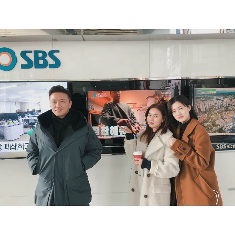 チン・テヒョンさんのインスタグラム写真 - (チン・テヒョンInstagram)「지난주 엄마 응원하러 sbs 다녀왔어요 요즘 가족 소풍이 참 많아졌어요 #가족나들이 #가족스타그램 #sbs #방송국 #텔레비젼에내가나왔어요」2月11日 15時11分 - taihyun_zin