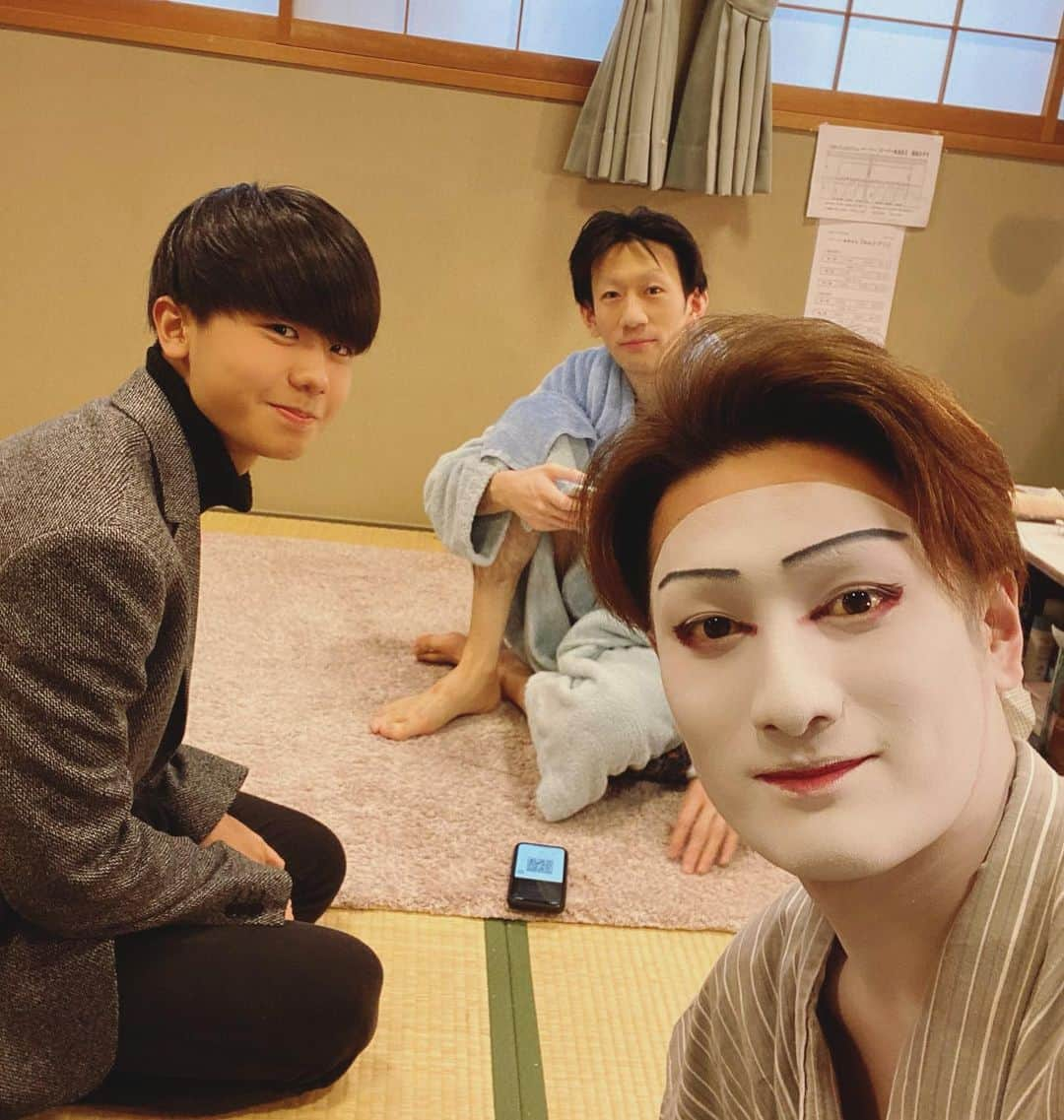 中村隼人さんのインスタグラム写真 - (中村隼人Instagram)「昼の部無事に勤め終えました😊 團子君身長伸びたね〜笑 #オグリ　#中村隼人　#坂東新悟　#市川團子」2月11日 15時35分 - 1130_nakamurahayato