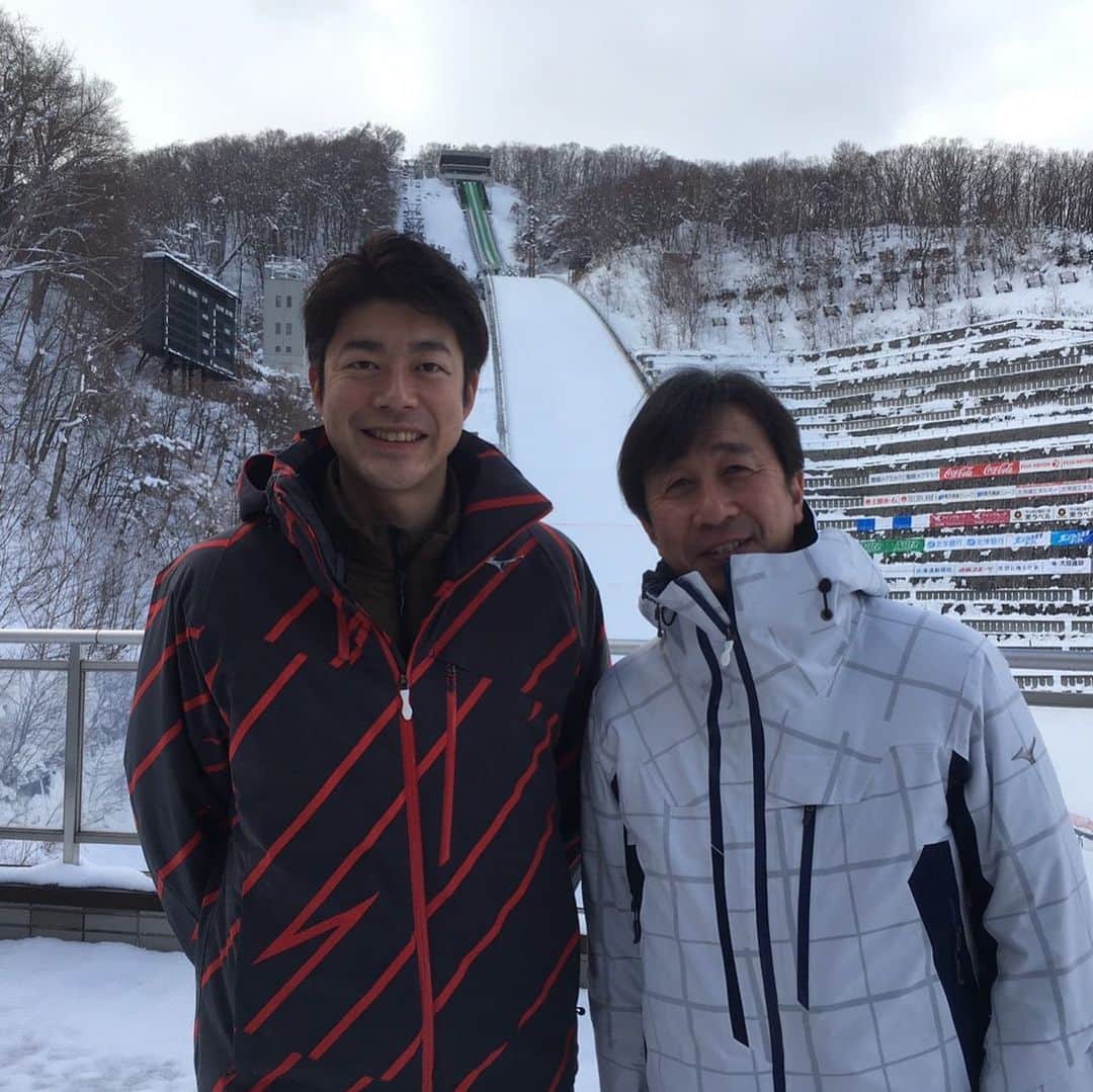 HBC北海道放送「HBCスポーツ」のインスタグラム：「#雪印メグミルク杯ジャンプ大会 . . 札幌から世界へ！ . 将来日本のジャンプ界を支える 次世代のスターに注目です‼️ . #原田雅彦 さんの解説で このあと午後3時44分から中継‼️ ぜひご覧ください🤲 . . . #大倉山ジャンプ競技場  #札幌 #スキージャンプ  #ラージヒル」