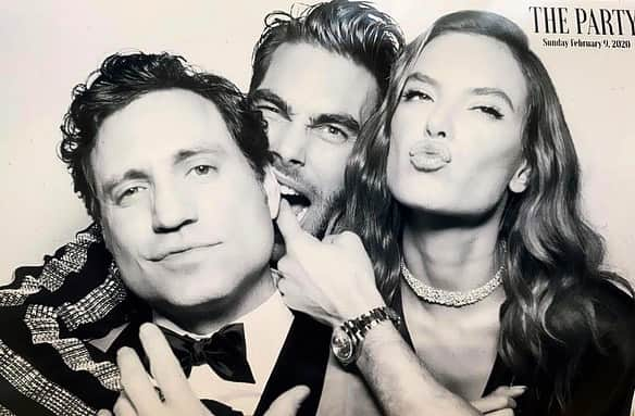 ジョン・コルタジャレナさんのインスタグラム写真 - (ジョン・コルタジャレナInstagram)「Kings of photo booth @edgarramirez25 @alessandraambrosio #oscars2020 #theparty」2月11日 15時53分 - jonkortajarena