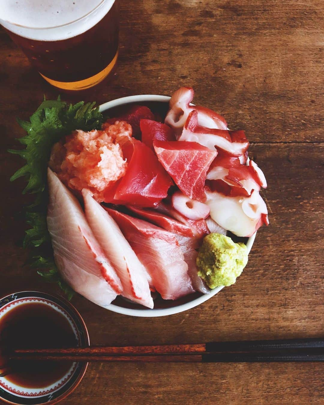 樋口正樹さんのインスタグラム写真 - (樋口正樹Instagram)「Sashimi & Beer . 夕方早めのビール、 小皿の刺し盛りで🍻 . ぶり、マグロぶつ ねぎとろ、＆たこ。 . . #刺身 #さしみ #刺し盛り #軽く一杯 #大人の休日 #飲み友募集 #酒場 #大衆酒場 #sashimi #sashimilover #izakaya #seafood #foodstagram #f52grams #eeeeeats #eater #japanesefood」2月11日 16時10分 - higuccini