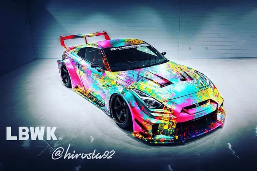 のインスタグラム：「Liberty walk自由に歩く！！！ LB★シルエットWORKS @hirosta92 号🙂  どんなhiro君号が完成するのか？🙂 お楽しみに🙂@hirosta92 @libertywalkkato  @nissan #libertywalk#lbworks#widebody#hirosta92 #libertywalkkato#nissan#fiexhaust #airrexsuspension #ltmw#crisbrownofficial #widebody#art #drift#japanesegirlssexy」