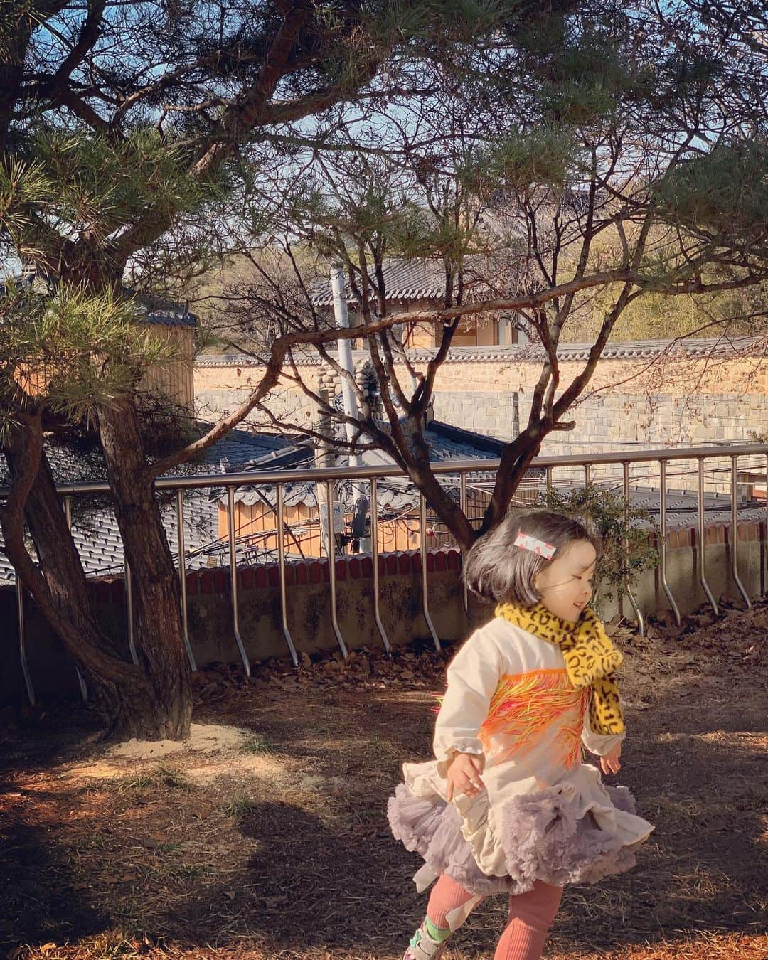 イ・ユンジさんのインスタグラム写真 - (イ・ユンジInstagram)「봄이오려는가..바이러스야 이만인사하자. 이렇게좋아하는데. #볕좋은날#까르르웃음 에더욱짠한마음」2月11日 16時21分 - dancingmulgogi