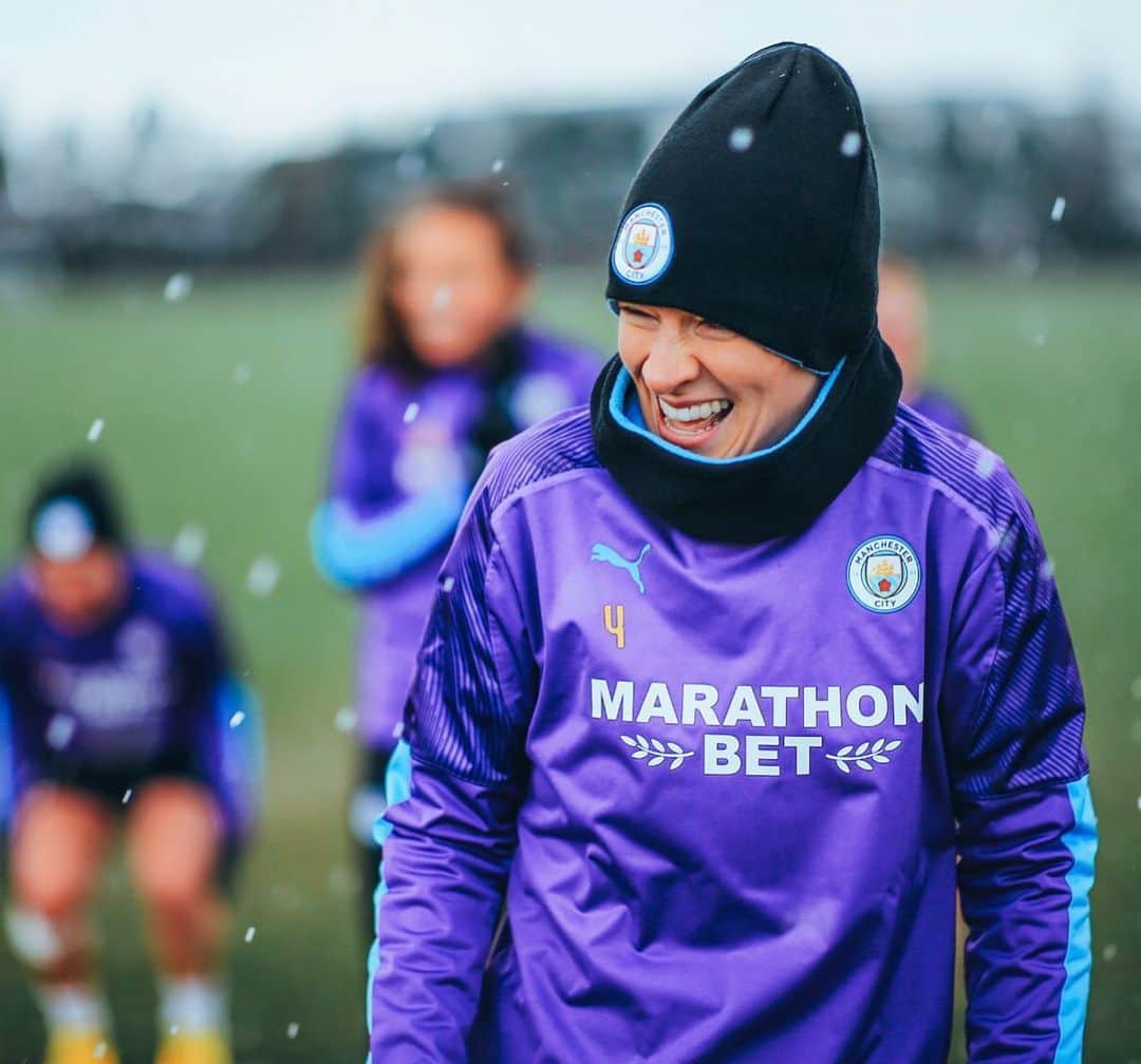 ジェンマ・ボナーのインスタグラム：「The weather today was snow laughing matter 😩❄️」
