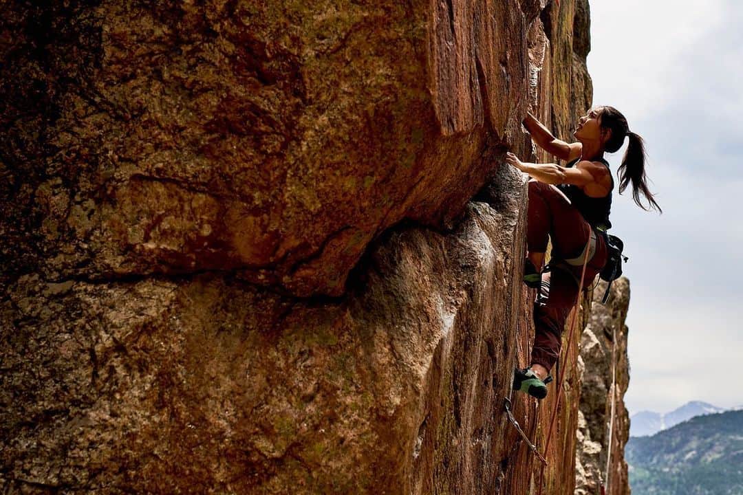 アラーナ・イップのインスタグラム：「Looking forward to a bit less training and a bit more of this in the future. 🐙 The Monastery, Estes Park, Colorado. ⠀⠀⠀⠀⠀⠀⠀⠀⠀ @arcteryx @_claytonboyd_」