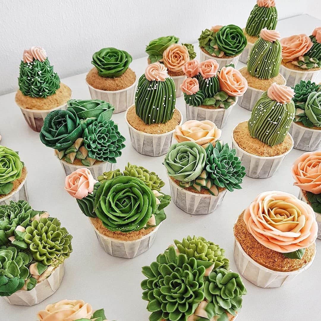 Instagramさんのインスタグラム写真 - (InstagramInstagram)「Shaun Teo’s (@shaunteocreations) world of customized cakes is filled with sculpted fondant characters, cake pop creations and buttercream flowers. “I get all sorts of weird request for cakes,” says the baker and cake designer. “I use buttercream to pipe florals and cacti to make these edible creations look as realistic as possible,” he says. “It’s a treat to the stomach, as well as the eyes! 🌵🌸🌵#ThisWeekOnInstagram⁣ ⁣ Photo by @shaunteocreations」2月12日 2時31分 - instagram