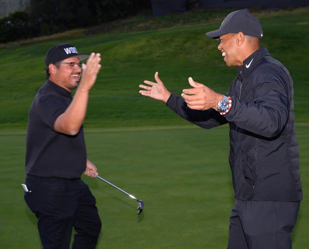 のインスタグラム：「Hit the winning putt for Team Tiger and it felt like I won a major! Until I realized I didn’t ha! @tigerwoods」