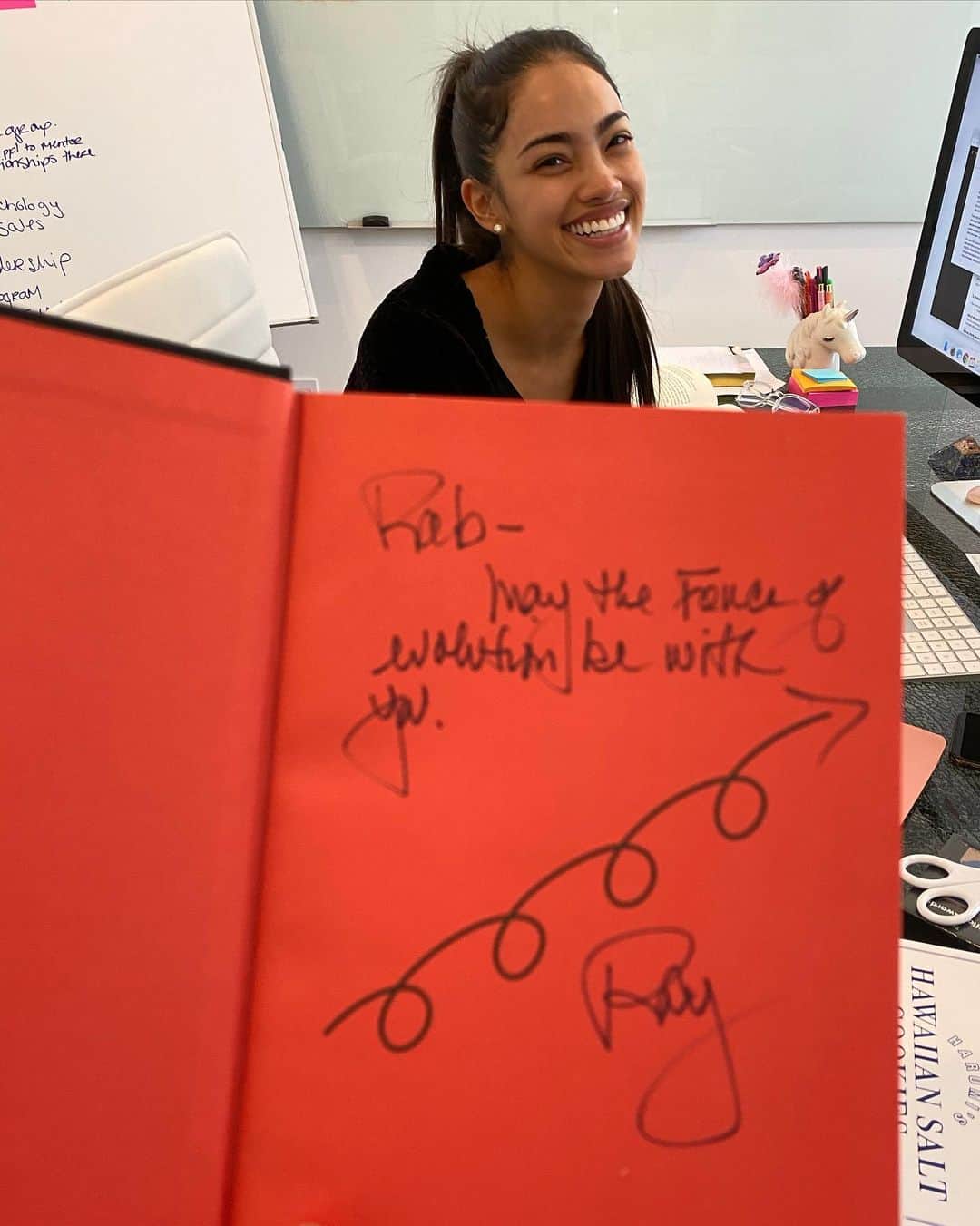 のインスタグラム：「I am a pretty hard guy to buy gifts for as you can imagine. Every holiday plagues my poor wife @bryianadyrdek. This year at Christmas I told her all I wanted was a signed @principles book by @raydalio. I thought it would be easy enough. Jump on EBay?? It turned out to be the hardest gift she has ever attempted to get for me. She went on the crazy mission that took many people and many months. That is what a truly amazing wife does and this is one of the many reasons I love her so much. It is the best gift I have ever received and will cherish it for life. Ray is a genius beyond description and this book will go down in history as one of the most significant guides to great success and achievement to ever be written. The book has so many layers of significance that not everyone can fully understand. Even for me as someone who thinks in systems and creates systems, it shows me how much I have left to learn. The life you wish to create is a series of continual loops of setting goals, failing, learning, growing, and setting new goals. This is the evolution that will lead you to great success. Thank you for taking the time Ray, and yes the force of evolution is with me!」