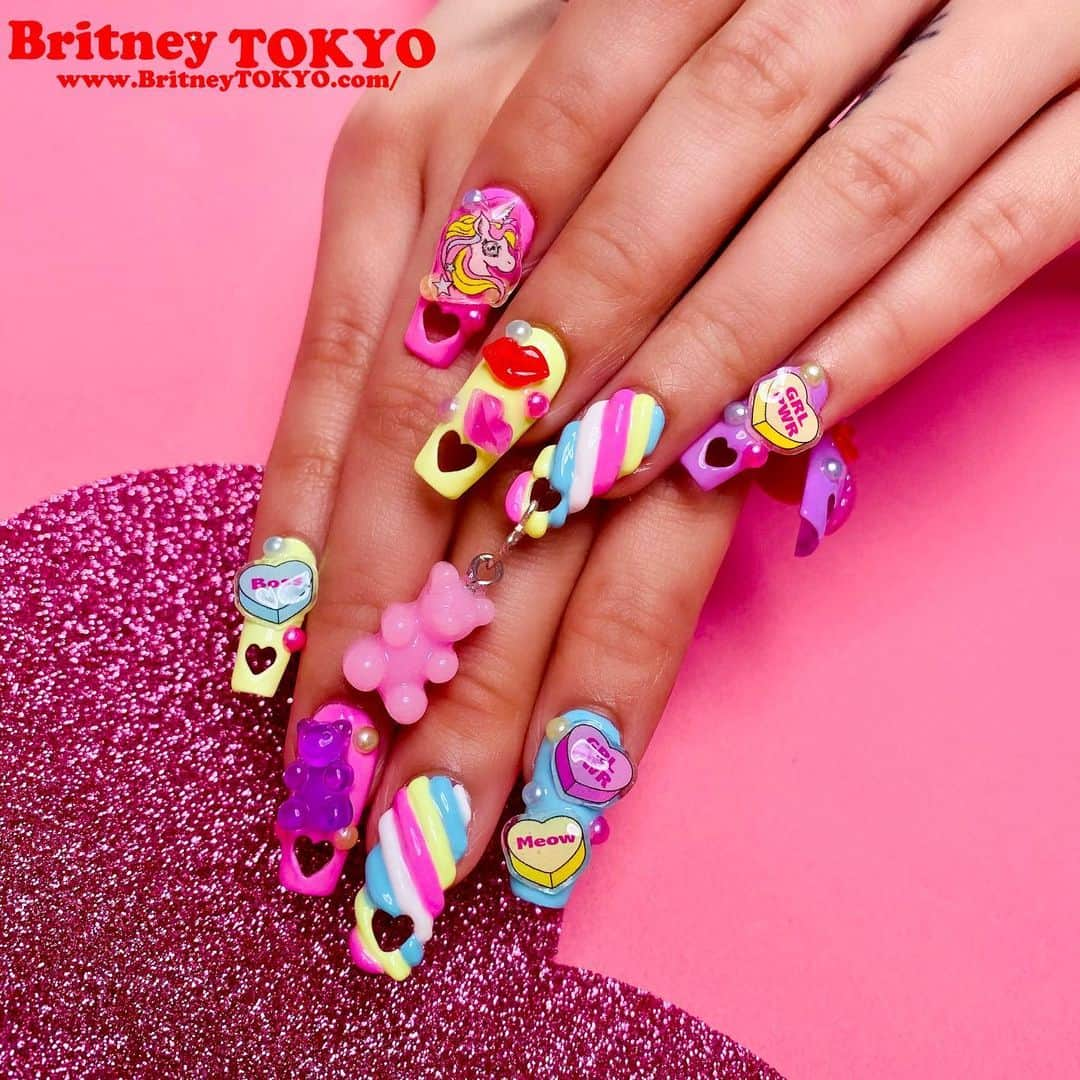 Britney TOKYOさんのインスタグラム写真 - (Britney TOKYOInstagram)「Be Mine💘💘💘✨ ・・・ @britneytokyo’s x @apresnailofficial Heart Cut-out tips designed by Britney Tokyo Herself! Stay tuned for this amazing candy inspired look 🍭 on our IGTV & YT video releasing in TWO DAYS!⠀ .⠀ .⠀ .⠀ .⠀ #apresgelx #nails #gelx #apres #softgel #extension #britneytokyo #celebritynailartist #cutenails #design #nailart #kawaiinails #candy #candynails #heart #artist #artwork #nailstagram #nailsart #nailsofinstagram #nails2inspire #ネイル　#ネイルアート」2月12日 3時40分 - britneytokyo