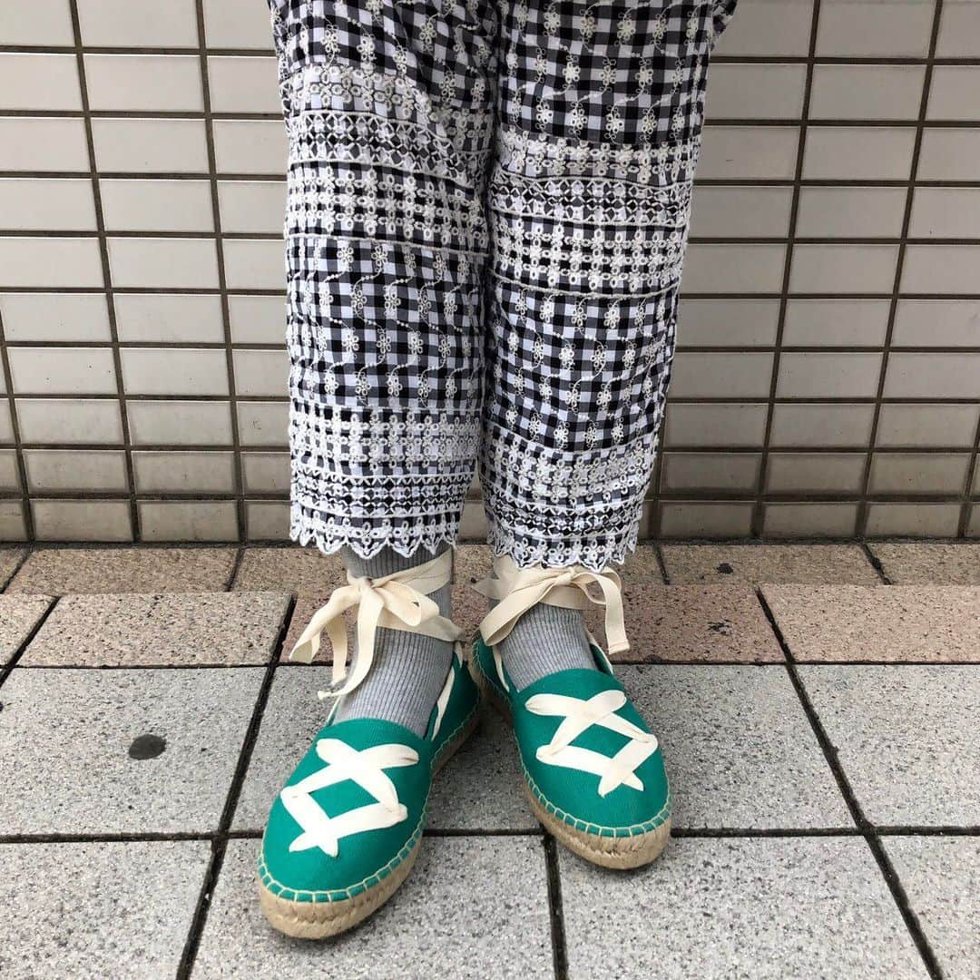 ビームス神戸さんのインスタグラム写真 - (ビームス神戸Instagram)「. 🍀【 BEAMS BOY 】🍀 . new arrival🌼 . . pants item no : 1324-0890 price : ¥15,800 . shoes item no : 1331-0756 price : ¥11,500+tax . @beams_kobe ☎️078-335-2720 #beams#bprbeams#beamsplus#beamsboy#raybeams#beamst#cardigan#overall#20ss#instafashion#instagood#outfit#outfitoftheday#fashion#ootd#beamskobe#kobe#japan#ビームス#レイビームス#ビームスボーイ#シャツ#ギンガムチェック」2月11日 18時42分 - beams_kobe