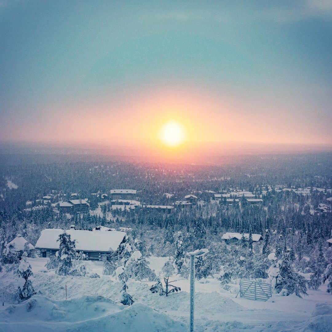 ビートないとーのインスタグラム：「冬の時期のイバロは朝10時にようやく日が昇り、14時には日沈む🌄  日照時間がとても短いんだけど、楽しみ方がたくさんある。  今後は夏に行ってみたいなぁ。  使用カメラα6600 使用レンズSEL1655G」