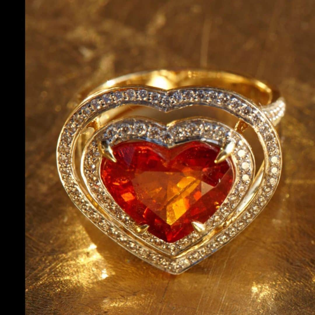 ジェイドジャガーさんのインスタグラム写真 - (ジェイドジャガーInstagram)「#loveisintheair i have these 2 hearts for you get em quick #jadejaggerjewllery #valentines #yellowsapphire #garnet」2月11日 19時08分 - jadejezebeljagger