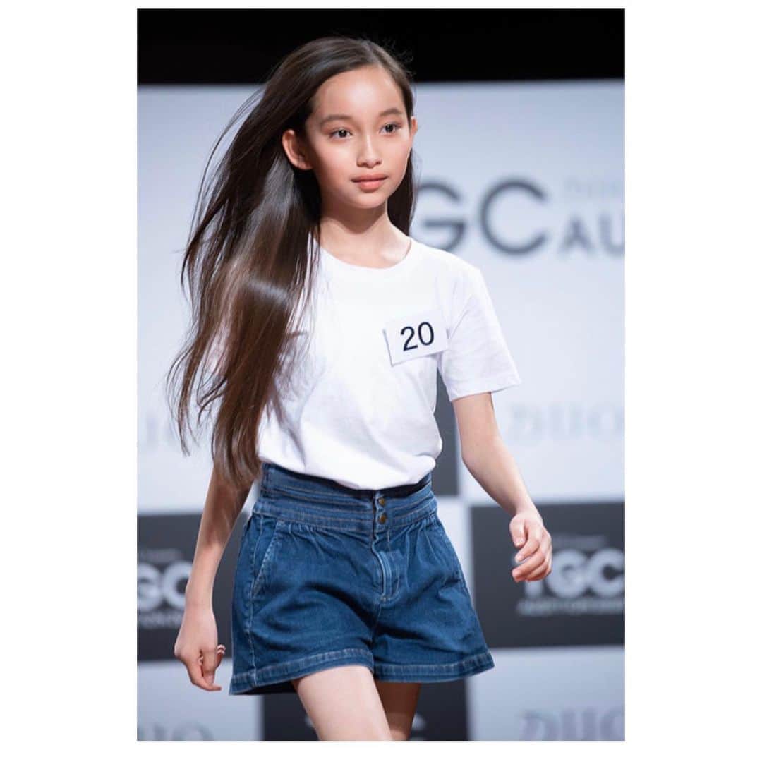 上妻美咲のインスタグラム：「﻿ ✨お礼とご報告✨﻿ ﻿ 先日行われた﻿ TGCオーディション2020﻿ 『DUO presents ﻿ TGC AUDITION 2020』では、﻿ ﻿ たくさんの応援と﻿ サポート・お祝いメッセージなどなど﻿ 本当にありがとうございました‼️﻿ ﻿ TGCオーディションドラフト会議では﻿ ドラフト1位指名をいただき✨﻿ ﻿ 2020年2月29日(土)﻿ 東京ガールズコレクションへの﻿ 出演が決まりました‼️﻿ ﻿ 最終審査でグランプリをとれるように﻿ 頑張ります✨💪✨﻿ ﻿ これからも応援﻿ よろしくお願いします🙇‍♀️✨ ﻿ ﻿ ありがとうございました❤️❤️﻿ ﻿ #東京ガールズコレクション #tgcオーディション #ドラフト1位 #グランプリ #モデル #duo #tku #密着」