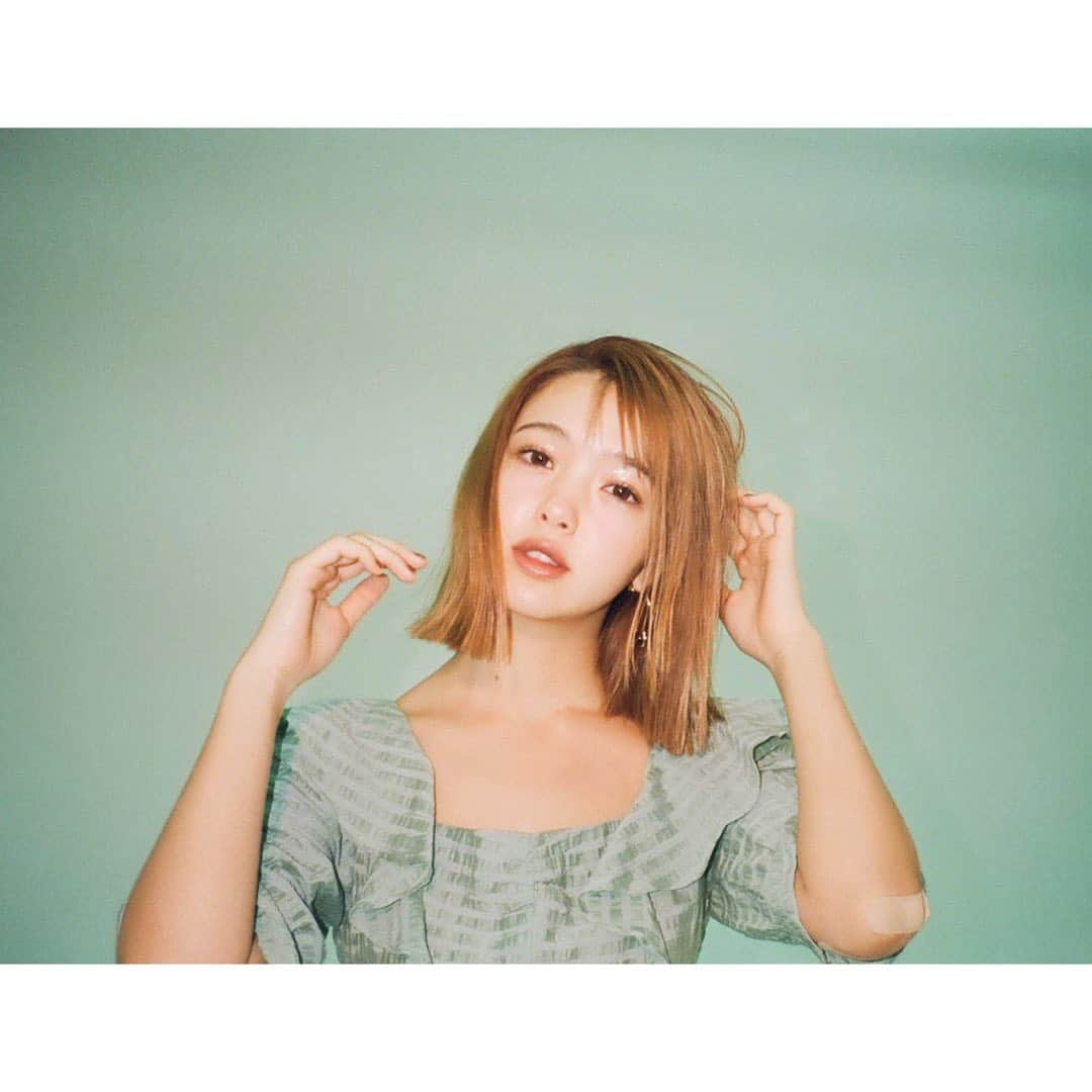 藤田ニコル（にこるん）さんのインスタグラム写真 - (藤田ニコル（にこるん）Instagram)「何故か更新率高めな藤田さんです。  あげたい写真が溜まりすぎてる🤓  これはViViのオフショット。 腕には絆創膏がいい感じにダサいですね。笑顔で自慢してます。笑」2月11日 19時35分 - 2525nicole2