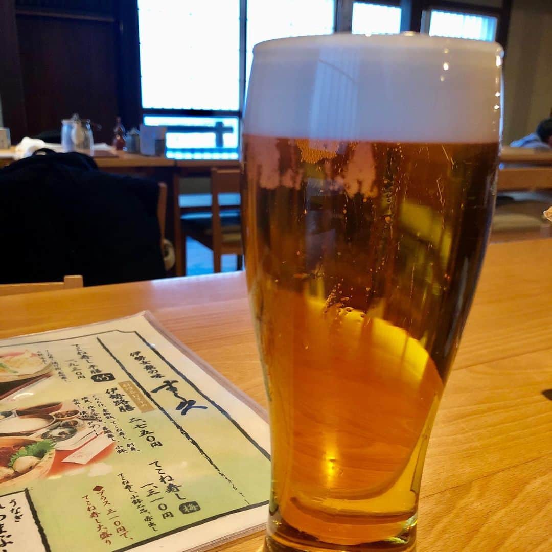 黒田愛美さんのインスタグラム写真 - (黒田愛美Instagram)「今夜は飲まない予定だったけど、 地ビールあったから飲んじゃった🍺 今夜は名物 #てこね寿司 😋 #かつおの漬け丼 #神都ビール  #伊勢神宮 #おかげ横丁  #すし久 #一人旅 #美容アンチエイジング専門医  #黒田愛美」2月11日 19時46分 - kurodaaimi