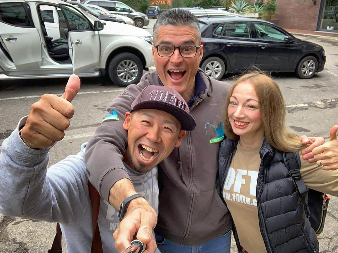 伊豫部健さんのインスタグラム写真 - (伊豫部健Instagram)「親友ルカと3人でイタリア🇮🇹横断のショップ巡りの旅(^^) @quintabass  ルカは毎年アメリカに行ってバスフィッシングを学んでるイタリアのバスプロ👍 今日から10日間は一緒にストアイベントラッシュ‼️ 20歳の時に誕生した10ftuのファーストアイテムであるプリティーシャッドがついに海を越えた今月⭐️ そして、ヨーロッパでアイオビーの知名度を上げてくれた親友ルカに感謝し、この10日間を頑張るぜ💪  @10ftu_kiob_smpfishing @10tenfeetunder_kiob @se9rets @ken_iyobe @obick_55 @zhanna_smpfishing @takatakap10kiob @yocchi_10ftu @kattobi_iyobe @autogarage_omy @sunline_japan @gary_international_kk @sns_hayabusa @talex_fishing @ringstar_1889 @shimanofishing_jp #iyoken #kiob #イヨケン #伊豫部健 #10ftu #10tenfeetunder#イタリア横断 #ストアイベント」2月11日 20時03分 - ken_iyobe