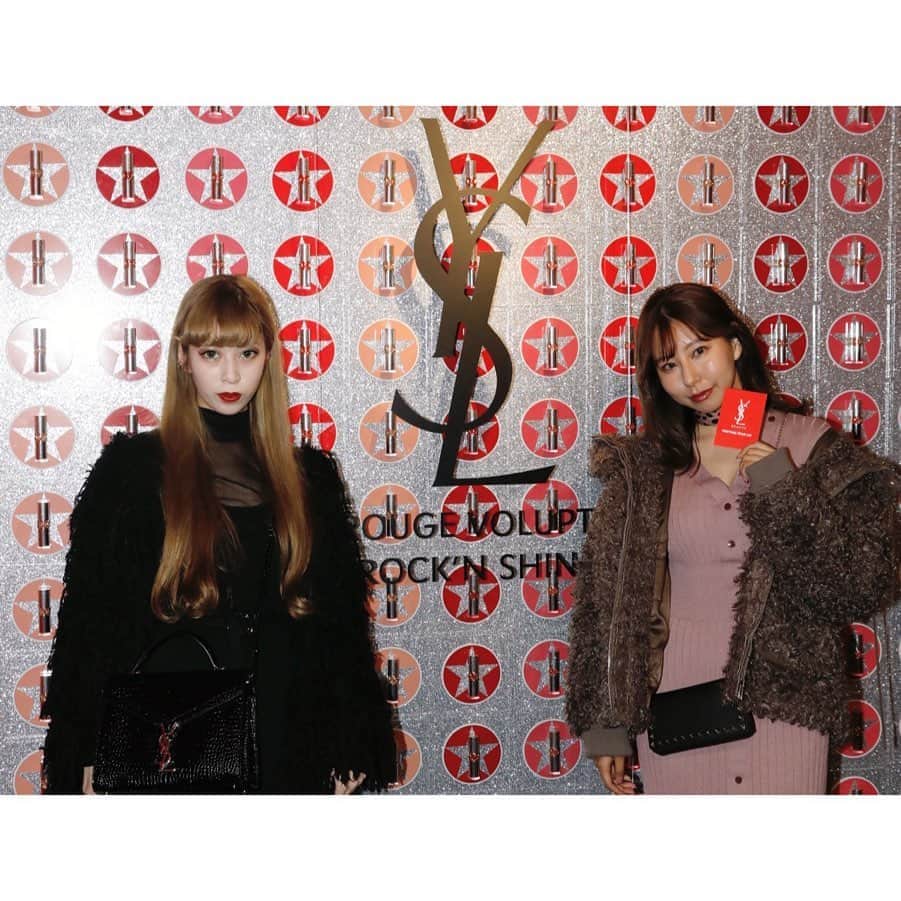 中川ジュリアのインスタグラム：「YSL BEAUTYのパーティー❤︎ "ROCK'N SHINE" 中のグリッターの星が可愛い🥰 元々の👄の上にNo12ロックステージレッドを重ねてもらった💄 　#YSLBEAUTY #ルージュヴォリュプテロックシャイン」