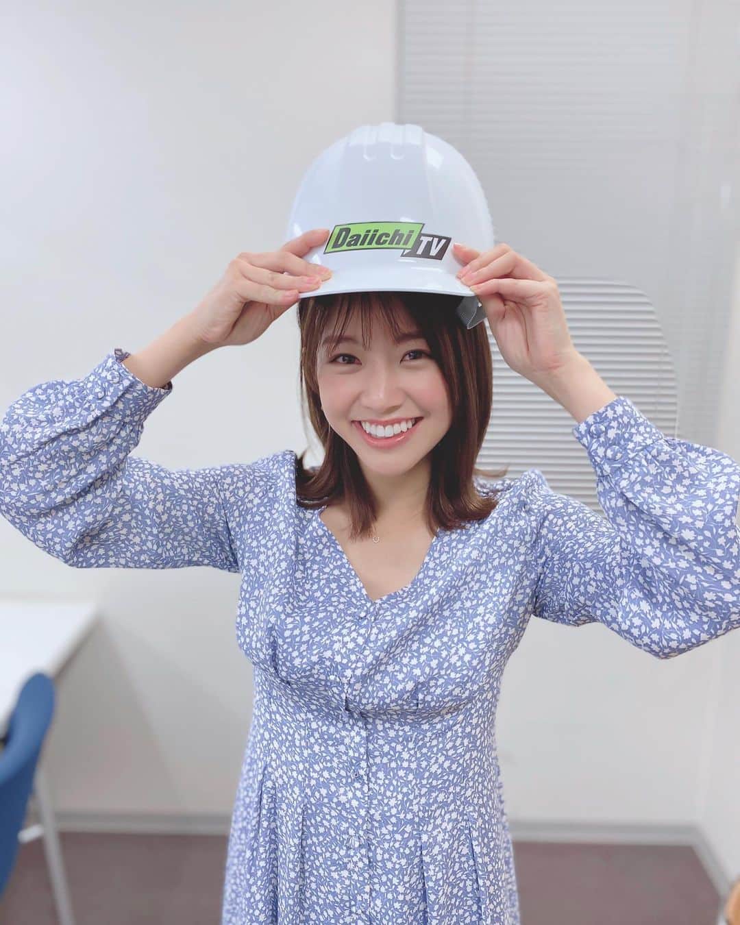 のインスタグラム：「昨日の『まるごと』生放送前の楽屋にて、中川さんとヘルメット😊﻿ NG動画もどうぞ😂﻿ ﻿ ﻿ #中川絵美里 (@emiri_nakagawa )﻿ #まるごと ﻿ #静岡第一テレビ ﻿ #daiichitv ﻿ #ng動画 ﻿ #セントフォース ﻿ #centforce」