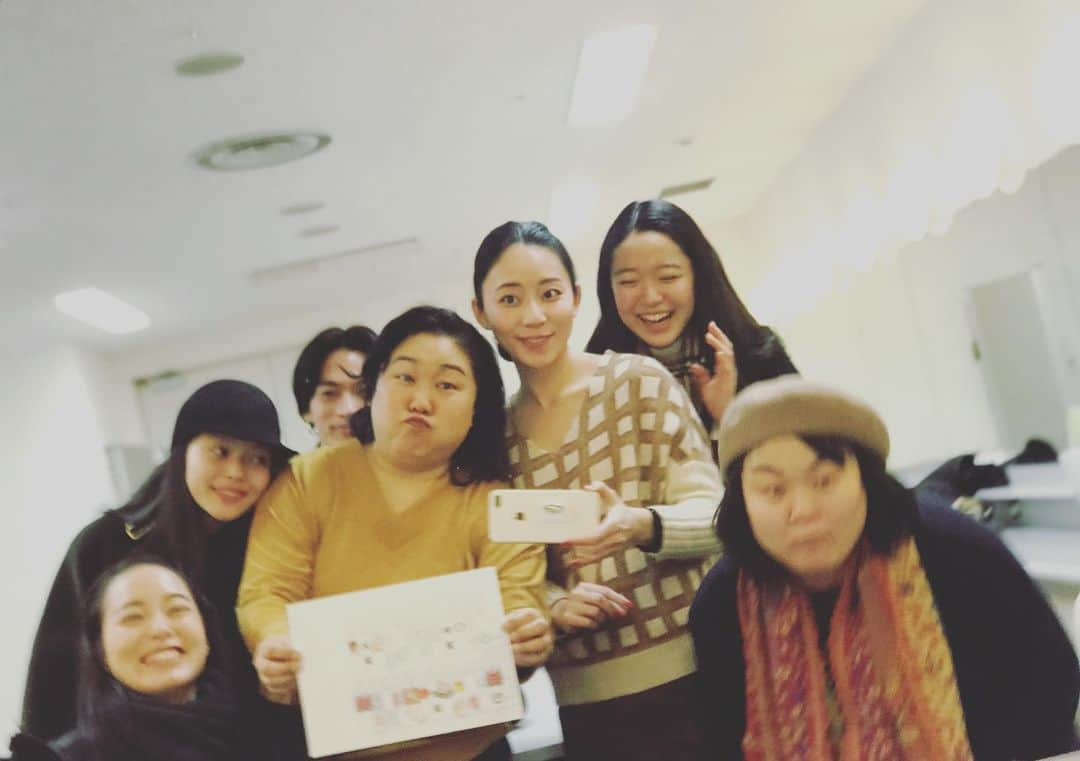 大西礼芳さんのインスタグラム写真 - (大西礼芳Instagram)「二兎社公演『私たちは何も知らない』全公演が終わりました。  長い旅路でした。ずっと震えていました。いつも寄り添ってくれたスタッフ・キャストの皆さんと観てくださったお客様に感謝致します。  清さん、あなたの声になれてよかった〜。ありがとうございました。  #私たちは何も知らない #二兎社 #朝倉あき  #藤野涼子  #夏子 #富山えり子  #須藤蓮  #枝元萌  #大西礼芳」2月11日 20時12分 - onishi.ayaka