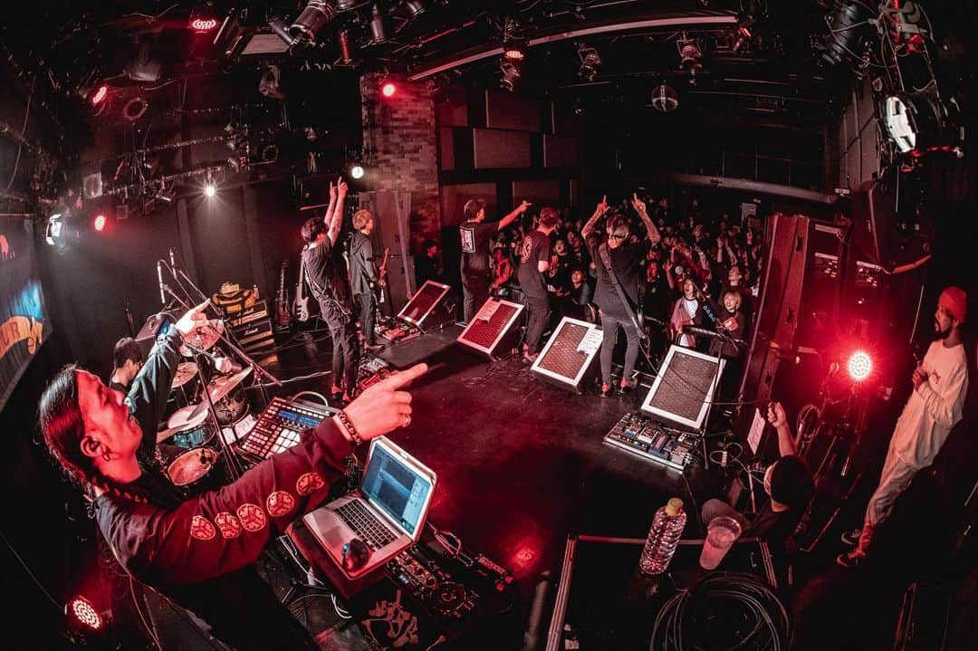 KAI_SHiNEのインスタグラム：「0208 HAZIMAZA SENDAI@MACANA❄️✨ Thanxxx‼︎🤘🤘🤘🔥﻿ ﻿ pix by @musicmagic3923  #山嵐 #ハジマザ仙台 ﻿ #livehouse #live #life #vibe ﻿ #tour #bandlife #yamaarashi #jp」