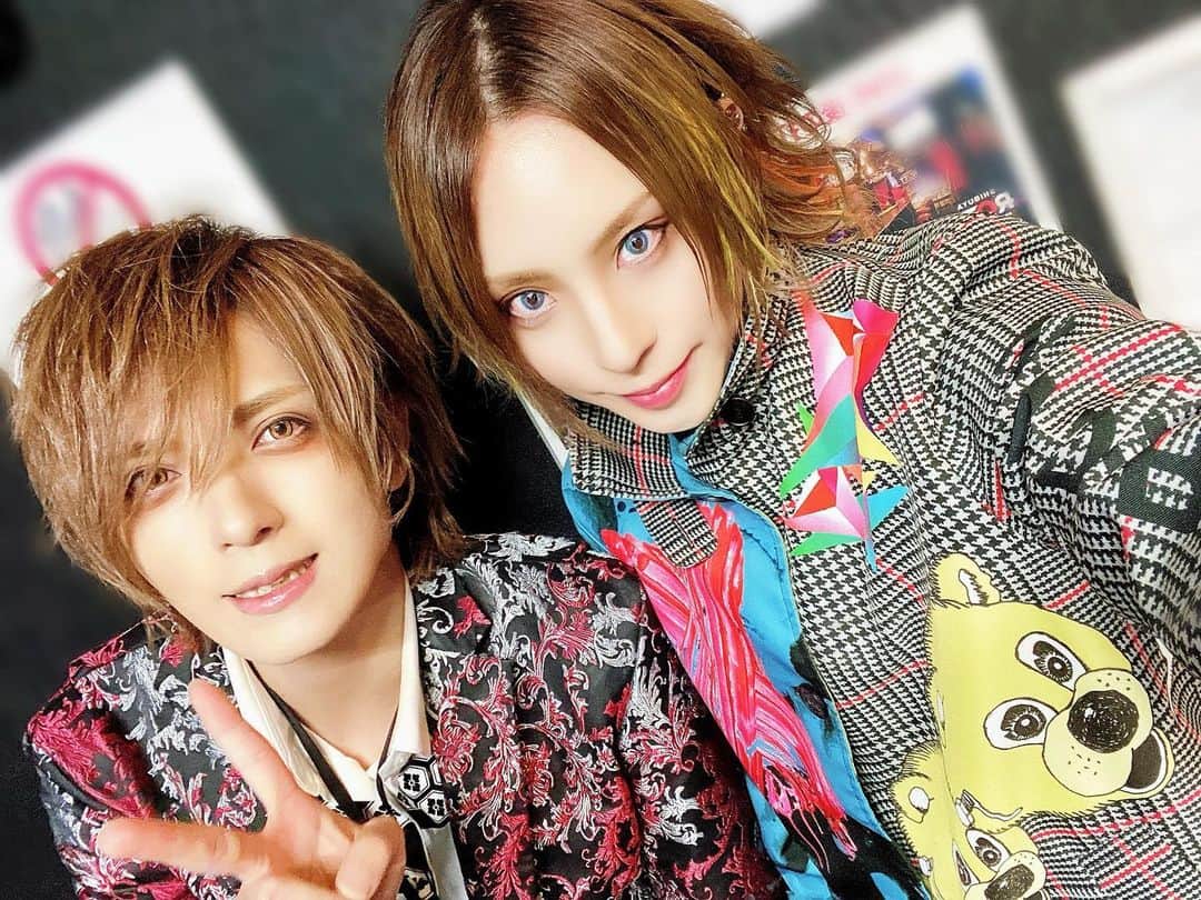 のインスタグラム：「ベルの正人さんと、明後日THE Bがんばります😉」