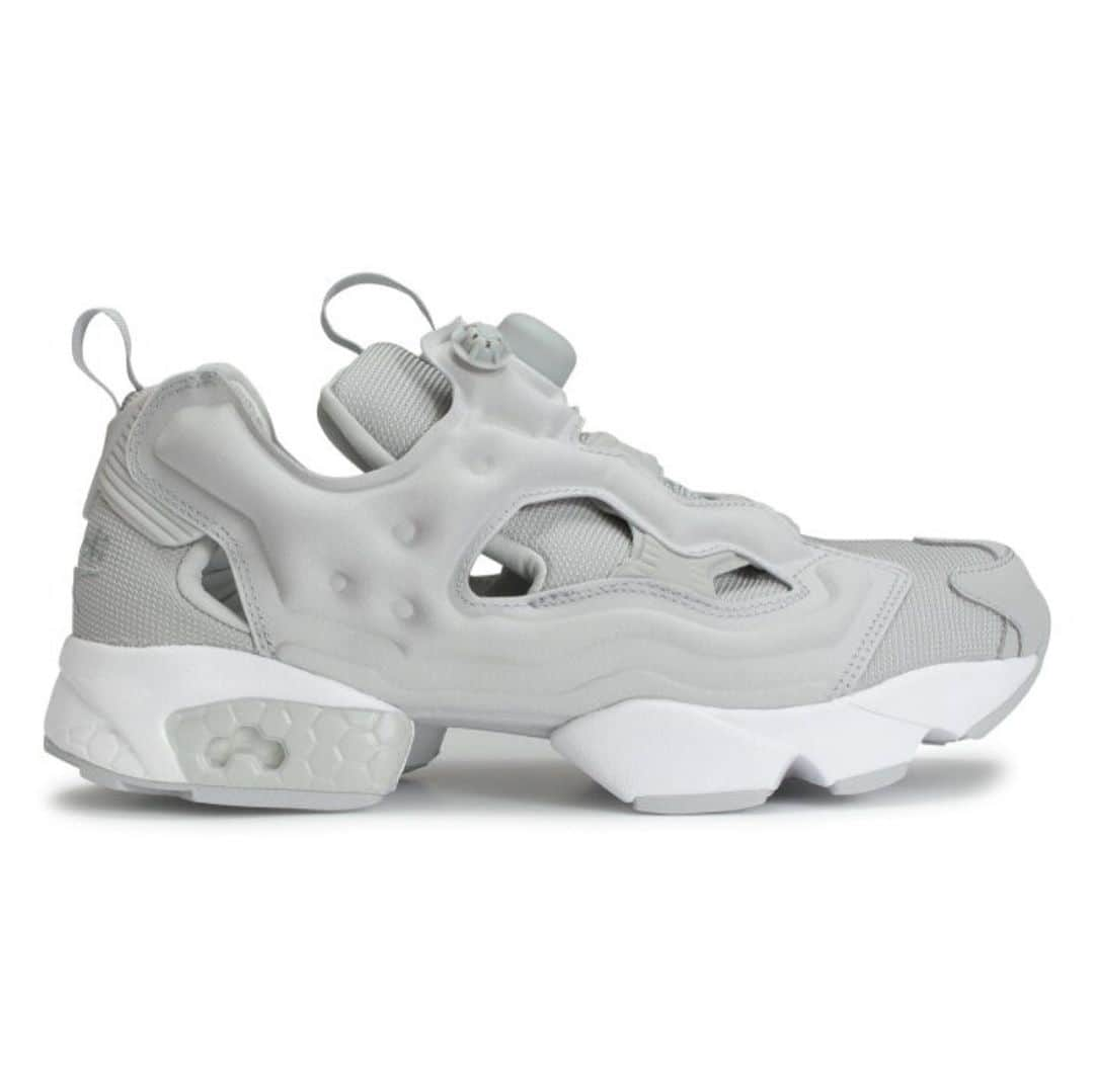 Sneak.Japanさんのインスタグラム写真 - (Sneak.JapanInstagram)「.﻿ ■Reebok■﻿ 👟 INSTAPUMP FURY OG ﻿ ﻿ 「Instapump Fury（インスタポンプ フューリー）」は、空気を注入するポンプチェンバーをアッパーに導入することで、シューレースがなくても足にフィットさせることができる「ザ ポンプ テクノロジー」を搭載、またハニカム構造の衝撃吸収をもたらすHEXALITEを搭載したランニングシューズとして、1994年に登場しました♡﻿ 発売当時から独創的なテクノロジーとフォルムが世界中で注目を集め、日本では1990年代のハイテクスニーカーブームを牽引しました。﻿ 今回のモデルはグレーと白を組み合わせた定番カラー。﻿ ﻿ ----------------------------------﻿ ブランド：Reebok﻿ 商品名：INSTAPUMP FURY OG ﻿ 型番：DV6988﻿ 価格：18,500円﻿ (価格は変動する場合がございます。)﻿ カラー：グレー﻿ ----------------------------------﻿ ﻿ 《購入はこちらから🛒💕》﻿ 🔵SNEAK Online Store﻿ 楽天﻿ https://www.rakuten.ne.jp/gold/sneak/mobile/﻿ ﻿ Yahoo﻿ https://shopping.geocities.jp/sneak/mobile/﻿ ﻿ Wowma﻿ https://plus.wowma.jp/user/33622161/plus/﻿ ﻿ #sneakonline #ファッション #fashion #ootd #instagood #reebok #リーボック #リーボックスニーカー #リーボックポンプフューリー #お洒落な人と繋がりたい #スニーカー #ポンプフューリー #インスタポンプフューリー #ポンプフューリー好きに悪い人いない #ポンプフューリー好き #シューズ #レディースシューズ #シンプルコーデ #shoes #靴 #足元倶楽部 #春コーデ」2月11日 20時44分 - sneak_onlineshop