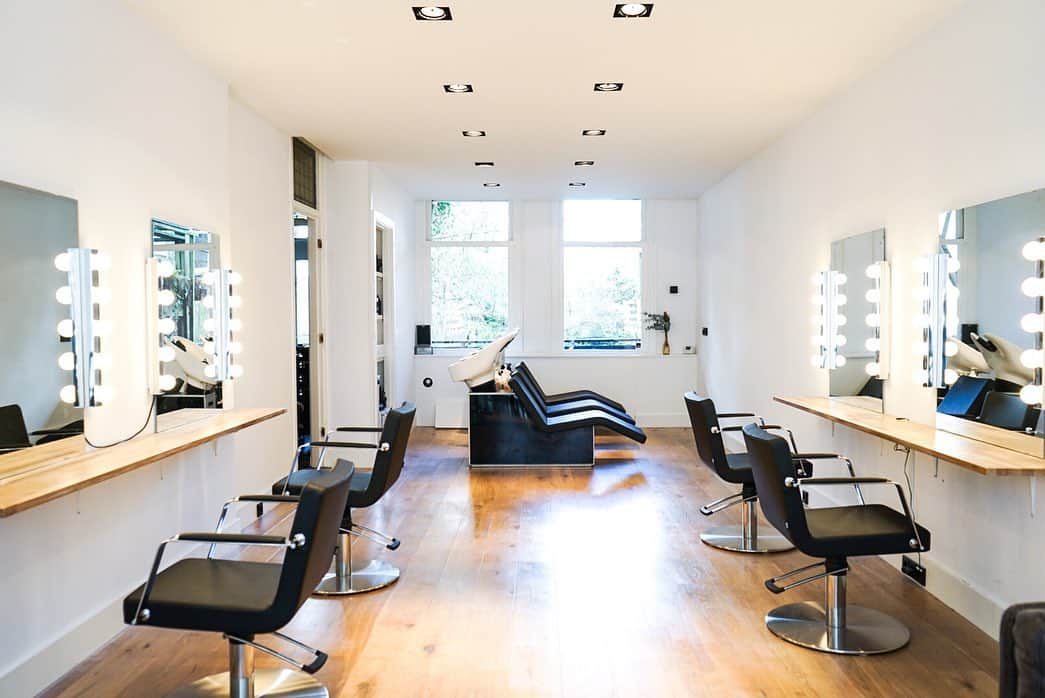 小林祐希のインスタグラム：「0から @shibz44 と2人で作り上げてきた hair salon blatto Amsterdam が2周年を迎えました！3年目に突入する今年はまた新たにRotterdam 店もオープンしました。 最初は大変なことが多くて苦労しましたが、今では沢山の仲間が加わって、明るく楽しいヘアサロンになってきたんじゃないかなと思います！ ヨーロッパに来たらぜひ立ち寄ってください！ #blatto #hairsalon #hairstyle #amsterdam #rotterdam」