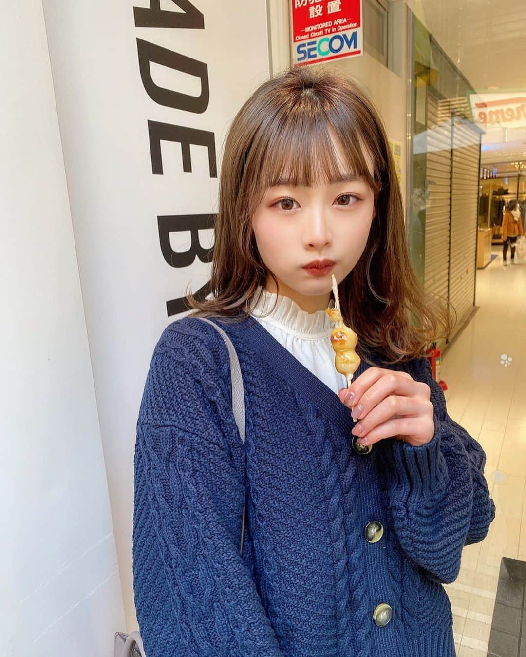 森下愛里沙(もりしたありさ) さんのインスタグラム写真 - (森下愛里沙(もりしたありさ) Instagram)「ㅤㅤㅤㅤㅤㅤㅤㅤㅤㅤㅤㅤㅤ ㅤㅤㅤㅤㅤㅤㅤㅤㅤㅤㅤㅤㅤ ㅤㅤㅤㅤㅤㅤㅤㅤㅤㅤㅤㅤㅤ ㅤㅤㅤㅤㅤㅤㅤㅤㅤㅤㅤㅤㅤ みたらし団子🍡にレモン柚ドリンク🍋 意外と合う組み合わせでした😌💓💓 ㅤㅤㅤㅤㅤㅤㅤㅤㅤㅤㅤㅤㅤ ㅤㅤㅤㅤㅤㅤㅤㅤㅤㅤㅤㅤㅤ ㅤㅤㅤㅤㅤㅤㅤㅤㅤㅤㅤㅤㅤ ㅤㅤㅤㅤㅤㅤㅤㅤㅤㅤㅤㅤㅤ ㅤㅤㅤㅤㅤㅤㅤㅤㅤㅤㅤㅤㅤ 今日のお洋服は @gu で購入したもの☺︎ プチプラなのに可愛くて最高です！ ㅤㅤㅤㅤㅤㅤㅤㅤㅤㅤㅤㅤㅤ ㅤㅤㅤㅤㅤㅤㅤㅤㅤㅤㅤㅤㅤ ㅤㅤㅤㅤㅤㅤㅤㅤㅤㅤㅤㅤㅤ ㅤㅤㅤㅤㅤㅤㅤㅤㅤㅤㅤㅤㅤ ㅤㅤㅤㅤㅤㅤㅤㅤㅤㅤㅤㅤㅤ ㅤㅤㅤㅤㅤㅤㅤㅤㅤㅤㅤㅤㅤ 鞄は　@mosselnewyork です☺︎ ㅤㅤㅤㅤㅤㅤㅤㅤㅤㅤㅤㅤㅤ ㅤㅤㅤㅤㅤㅤㅤㅤㅤㅤㅤㅤㅤ ㅤㅤㅤㅤㅤㅤㅤㅤㅤㅤㅤㅤㅤ ㅤㅤㅤㅤㅤㅤㅤㅤㅤㅤㅤㅤㅤ ㅤㅤㅤㅤㅤㅤㅤㅤㅤㅤㅤㅤㅤ コメント返すね📝 ㅤㅤㅤㅤㅤㅤㅤㅤㅤㅤㅤㅤㅤ ㅤㅤㅤㅤㅤㅤㅤㅤㅤㅤㅤㅤㅤ ㅤㅤㅤㅤㅤㅤㅤㅤㅤㅤㅤㅤㅤ ㅤㅤㅤㅤㅤㅤㅤㅤㅤㅤㅤㅤㅤ ㅤㅤㅤㅤㅤㅤㅤㅤㅤㅤㅤㅤㅤ #モシェル #モシェルニューヨーク #gu #mosselnewyork #l4l #mosselny #likeforlikes #like4likes #instagood #instalike #ootd #fashion #dailylook #ファッション #プチプラコーデ #プチプラ」2月11日 20時50分 - mini.ari