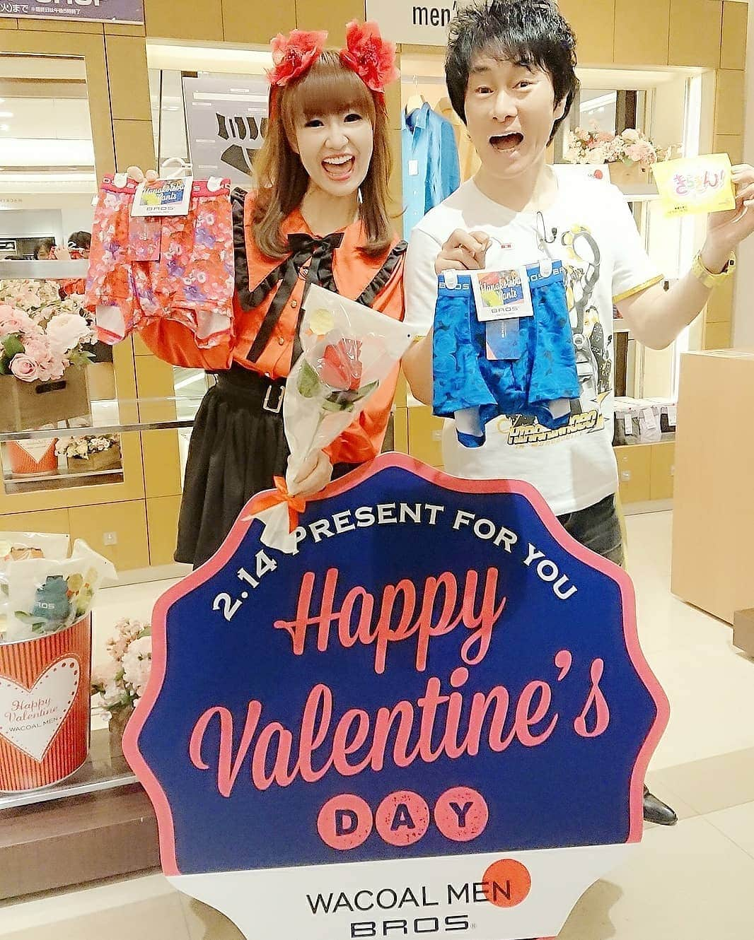 さゆりさんのインスタグラム写真 - (さゆりInstagram)「今日は阪急西宮ガーデンズにて『きらきん！』ロケ～💝ワコールさんメンズインナー『BROS』がバレンタイン仕様でフラワーパンツに〰️💝🤣💝めちゃかわ  #一足早く #かつみさんに #バレンタイン ❤️ #インスタ見て来て下さった皆様も〰️😭 #ほんとに嬉しい 💝💝💝 #ここで繋がってるんだ〰️〰️🎶🤣🎶 #実際にお会い出来た時 いつも感動します #皆様❤️ #さゆりのインスタ見て下さってほんとにありがとです‼️🌼🤗🌼 #BROS の進化が凄い #めちゃんこおしゃれなお花シリーズは #花言葉別になってたり #Sから2Lまでワンサイズのおパンツ #ほんとだった〰️🎶🤣🎶 #かつみさゆり #さゆり #吉本坂46 #ワコール #阪急西宮ガーデンズ #きらきん」2月11日 20時51分 - katsumisayuri_sayuri