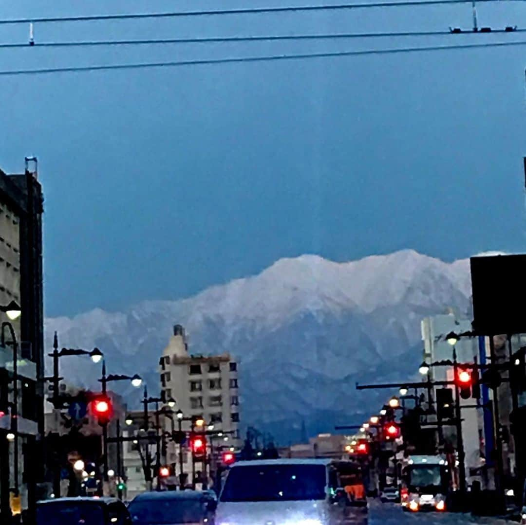 タカハタ秀太さんのインスタグラム写真 - (タカハタ秀太Instagram)「撮影快調。本日の立山連峰と昨日のバレ飯。」2月11日 21時00分 - takahatahideta