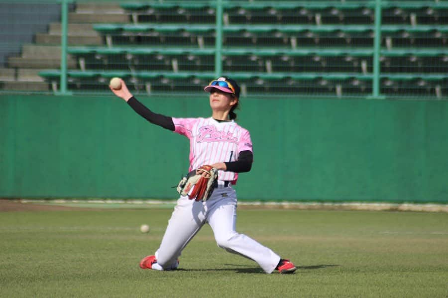 上杉あずささんのインスタグラム写真 - (上杉あずさInstagram)「. ポークス練習日🐷⚾️ #シートノック #セカンド #踏ん張れ #おへたっぴ #練習あるのみ #気持ちあるのみ #頑張ります . #baseball #team #weare #porks #training #practice #camp #day #secondbaseman #infielders #pitcher #fukuoka #hardbankporks」2月11日 21時15分 - azumacks