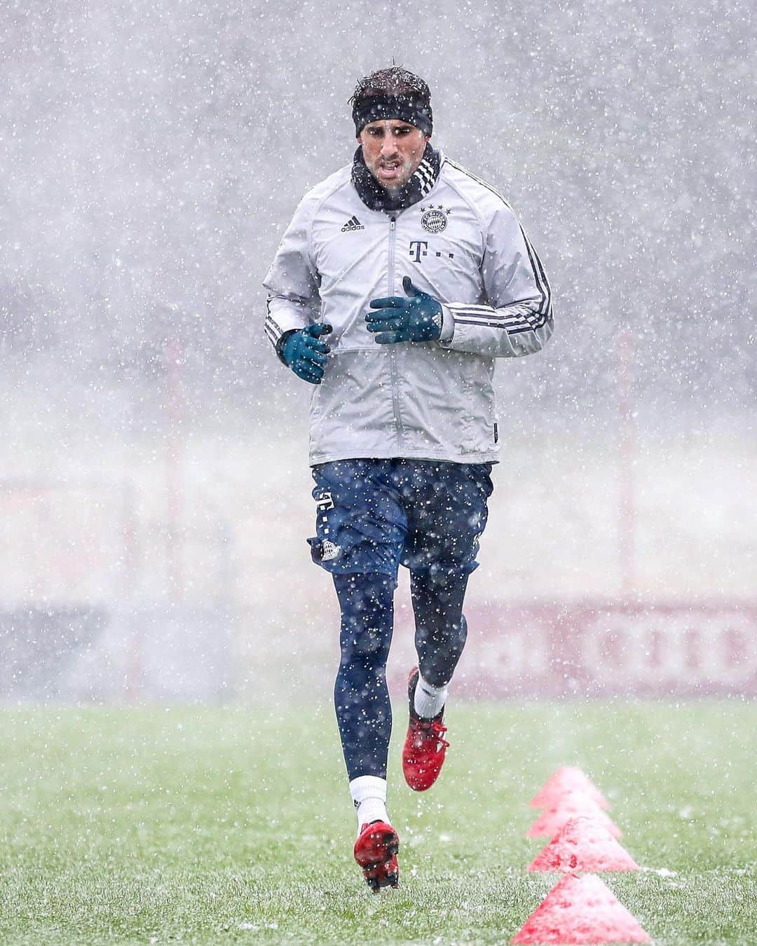 ハビ・マルティネスさんのインスタグラム写真 - (ハビ・マルティネスInstagram)「No excuses 💪🏽❄️💯 #Javi8 #fcb #trainingmotivation」2月11日 21時10分 - javi8martinez