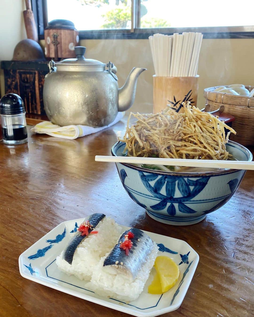 Y U R I Eさんのインスタグラム写真 - (Y U R I EInstagram)「行ったことのない場所に旅するの大好きっ🤗 まだ見たことのない景色、入ったことのない温泉、食べたことのない料理🍙  今回❗️ たくさんの日本の素敵な場所を旅して、そこで食べた美味しいゴハンを紹介するグルメ連載が　@shoyu.japan にてはじまりますっ！🎉 題して"YURIEのおいしいアウトドア旅"🇯🇵🚐 目標は全部の都道府県の記事を書くこと！（できるかなぁ…😂） 第1弾は　大分/熊本編 九州でまわったところを今後記事にします🐻  美味しい地物のゴハンとお酒！🍶 （地酒も紹介したいヨ） 想像しただけでヨダレが…🤤🍣🍜🍲🍢 . 🔖 https://shoyu-japan.com/2020/02/10/024/  #ローカルフード #ご当地グルメ #連載」2月11日 21時10分 - yuriexx67