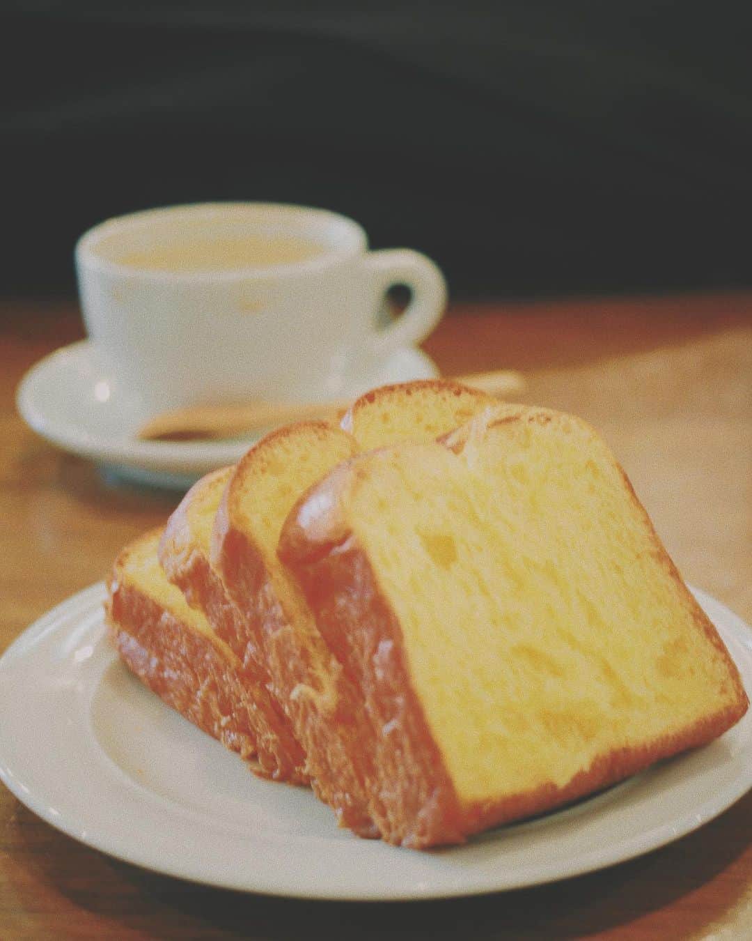 AO のインスタグラム：「食パンのかたちってかわいいよな🍞 #食パン#パン」
