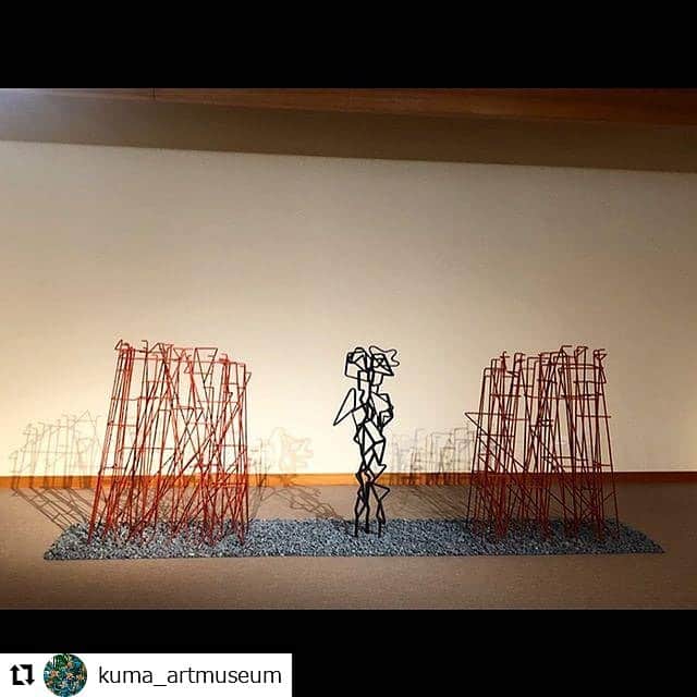 のインスタグラム：「久万美術館のInstagramをrepostさせていただきます☺️﻿ 館長さんや学芸員の方の説明がとても分かりやすく、何でも教えてくれます✨🤓 ﻿ ━･･━･･━･･━･･━･･━･･━﻿ #Repost @kuma_artmuseum﻿ ━･･━･･━･･━･･━･･━･･━﻿ ‪【風の通る彫刻　森堯茂 点と線】‬﻿ ‪本日から開催です！‬﻿ ‪ぜひお越しください🍀‬﻿ .﻿ ‪会期 2020年1/25(土)～5/10(日)‬﻿ ‪.‬﻿ ‪#風の通る彫刻_森堯茂_点と線 #森堯茂‬﻿ ‪#展覧会 #彫刻 #鉄 #モアレ‬﻿ ‪#久万美 #久万美術館 #美術館 #museum #art‬﻿ ‪.‬﻿ ‪久万美HP☟‬﻿ ‪http://www.kumakogen.jp/site/muse/‬」