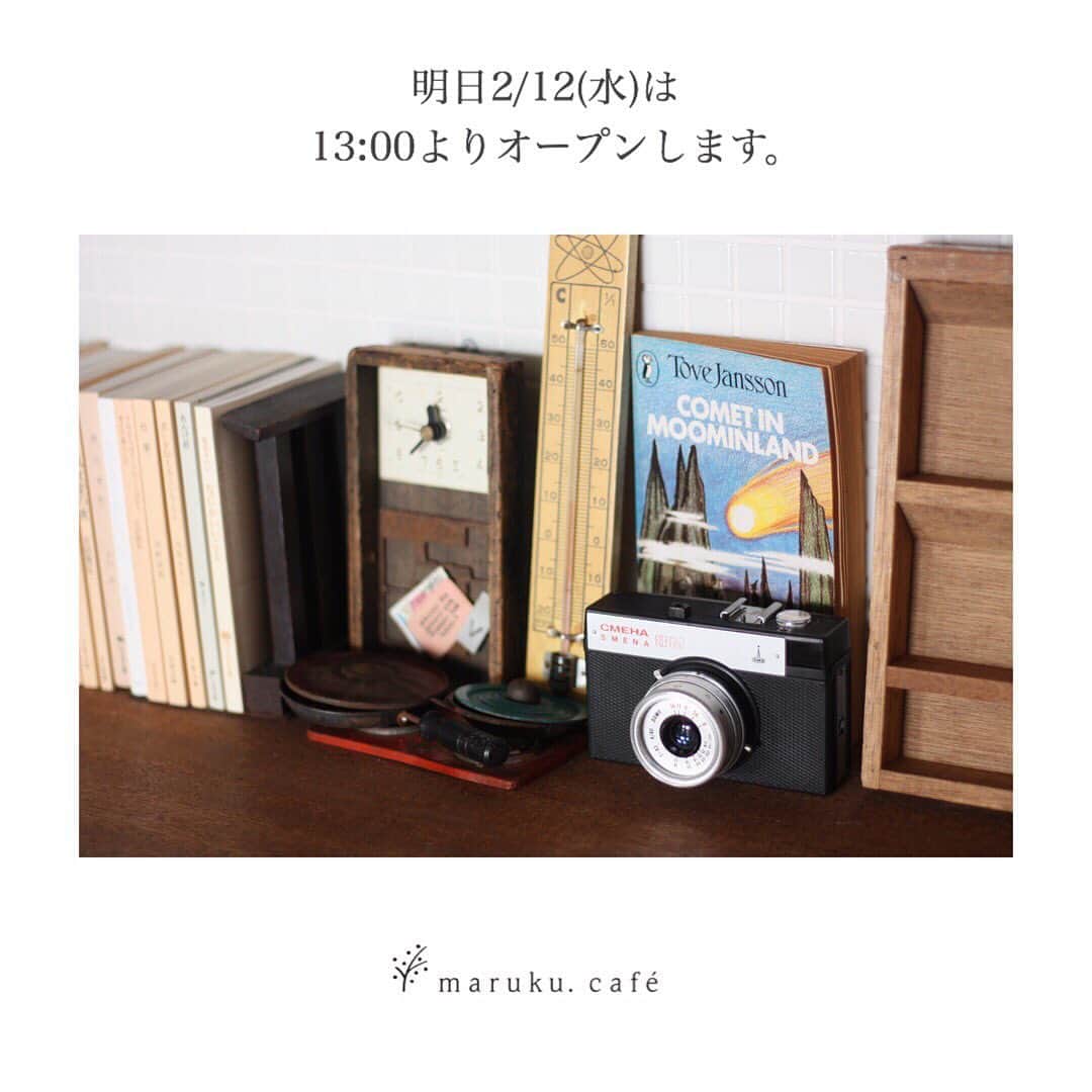 のインスタグラム：「2020.2.11 tue  こんばんは。 maruku.cafeです。  本日はオープンからクローズまで たくさんの方にお越し頂きました。  ありがとうございます！  営業も終了し、店主、幸せのくたくた中です😇  明日の営業ですが 午前中仕込みの時間を頂きたいので 13時からのオープンとさせて頂きます。  急なお知らせになり申し訳ございません。  明日もみなさまのお越しを お待ちしております◎  今日のごはん◯ ★ササミフライ定食 ★エビフライ定食 ★ミックスフライ定食 ★ヤンニョムチキン定食 ・豚バラの生姜焼き定食 ★ドライカレー ＊ランチイム(11:30-15:00)ドリンクセット200円引き ＊★マークはキッズサイズもあります。」