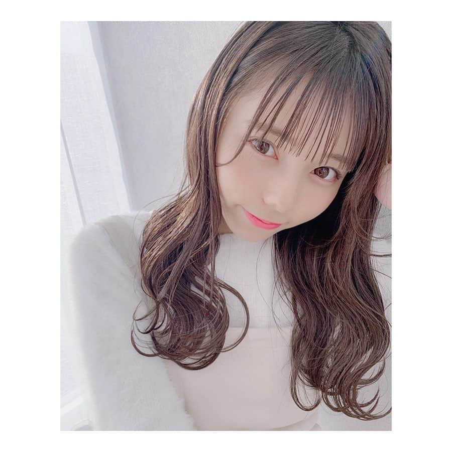 大森莉緒さんのインスタグラム写真 - (大森莉緒Instagram)「・ ・ 初！わたるマジックにかかってきました〜🎩✨ ・ ・ ‪自分の髪の毛に合う、シャンプーとトリートメントをしてもらって、髪の毛サラサラになったよ〜〜(˶ ̇ ̵ ̇˶ )‬ ・ ・ 嬉しい🥰🥰 ・ ・ #大森莉緒 #おーりお #おりおんず #美容院 #わたるマジック #波ウェーブ #シースルーぱっつん #シースルーバング #天使の羽バング #表参道 #hair #hairstyle #instagood #instapic #instaphoto #good #happy #cachecache #foryou #ootd」2月11日 21時43分 - rio.ohmori