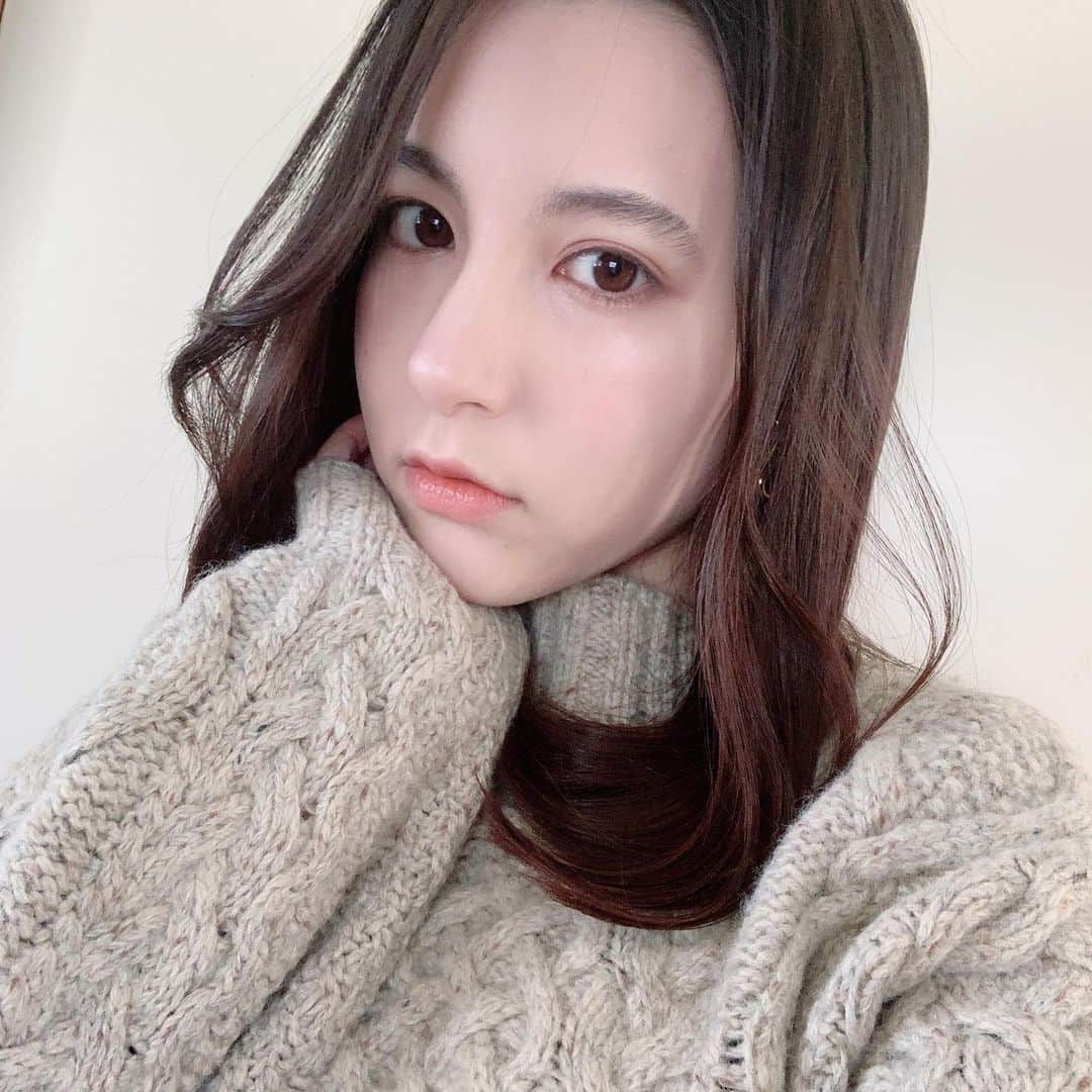 佐生雪さんのインスタグラム写真 - (佐生雪Instagram)「Sweater makes me more feminine💕 #selfie #sweater #beige」2月11日 22時00分 - yuki_sasou