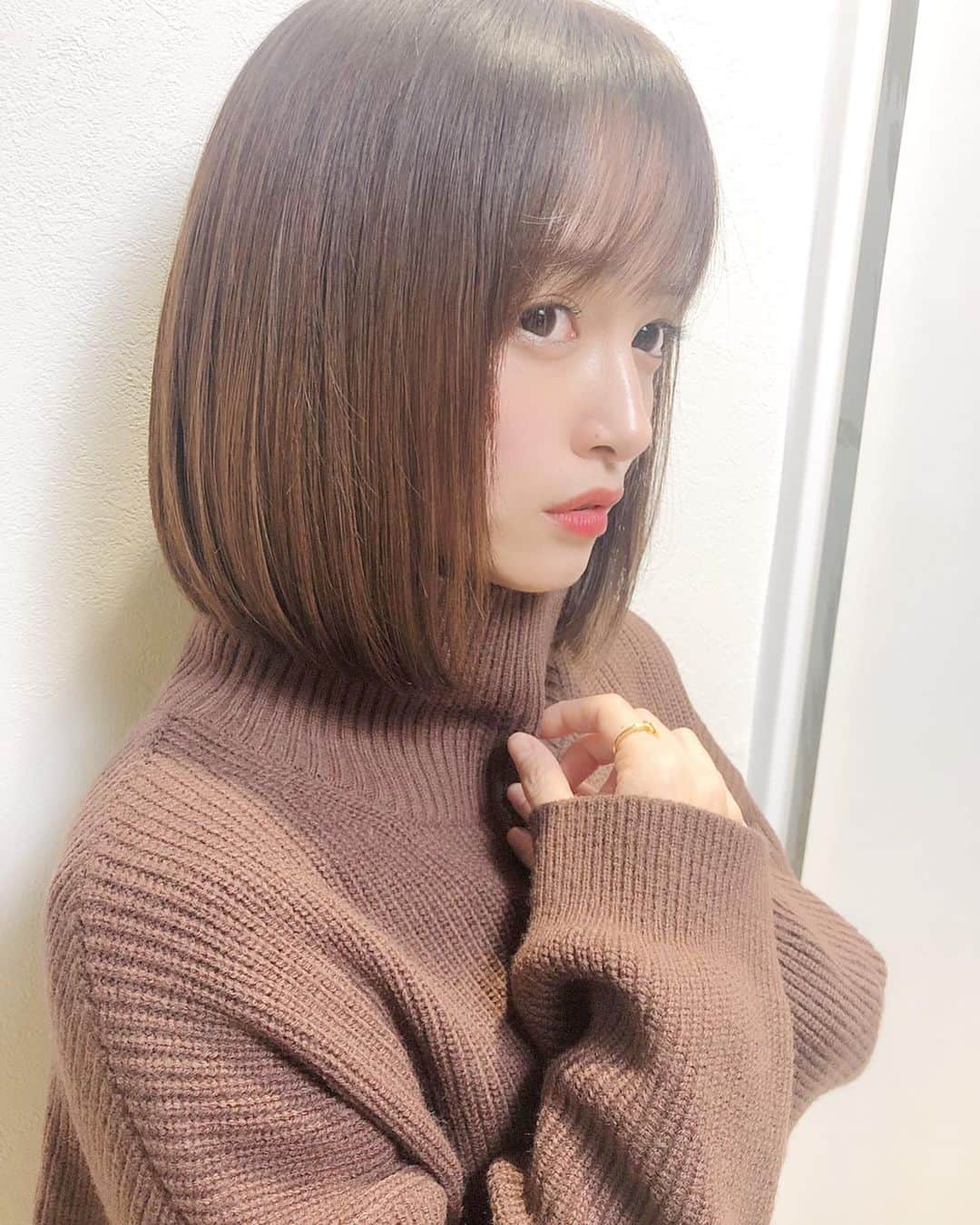 三田寺円のインスタグラム：「@shingo_kawada  川田さんのところへ🥰🌸🌸 ばっさり切りました✂️🥺 . どうかなあ😚😚😚💕 . #ストーリーズでアンケートしたら #ロング派が多かったけど切っちゃった」
