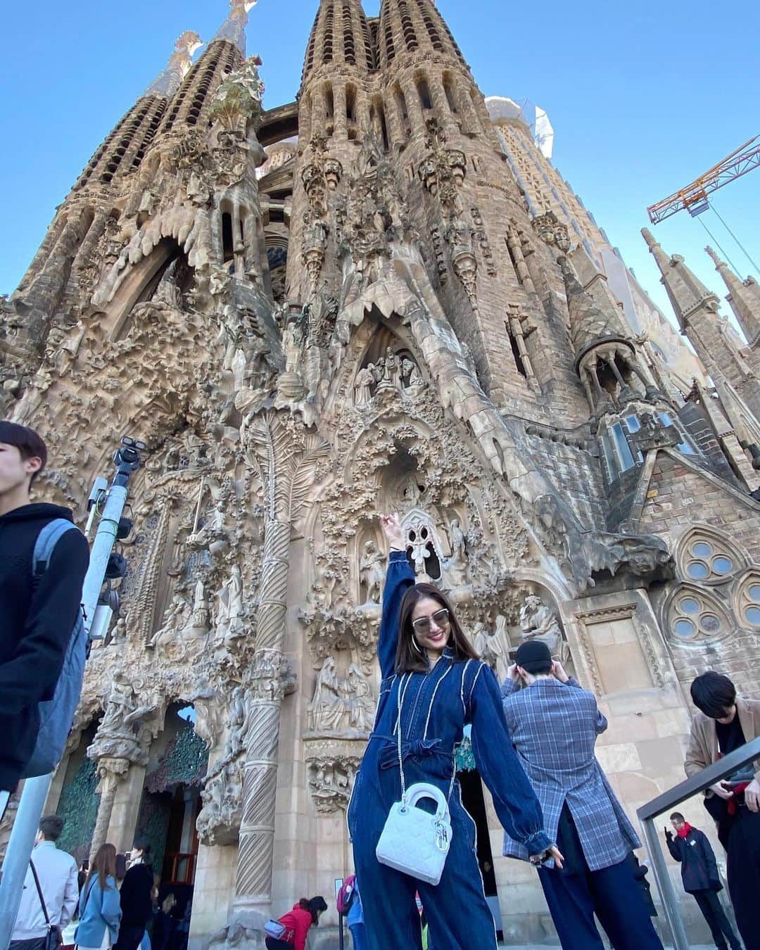 谷まりあさんのインスタグラム写真 - (谷まりあInstagram)「Sagrada Família まだまだ建設途中なんて。。😊🥺🥺見る場所でいろいろな顔を持つサグラダファミリア感動しました🥺 #dior」2月11日 22時20分 - mariaaaa728
