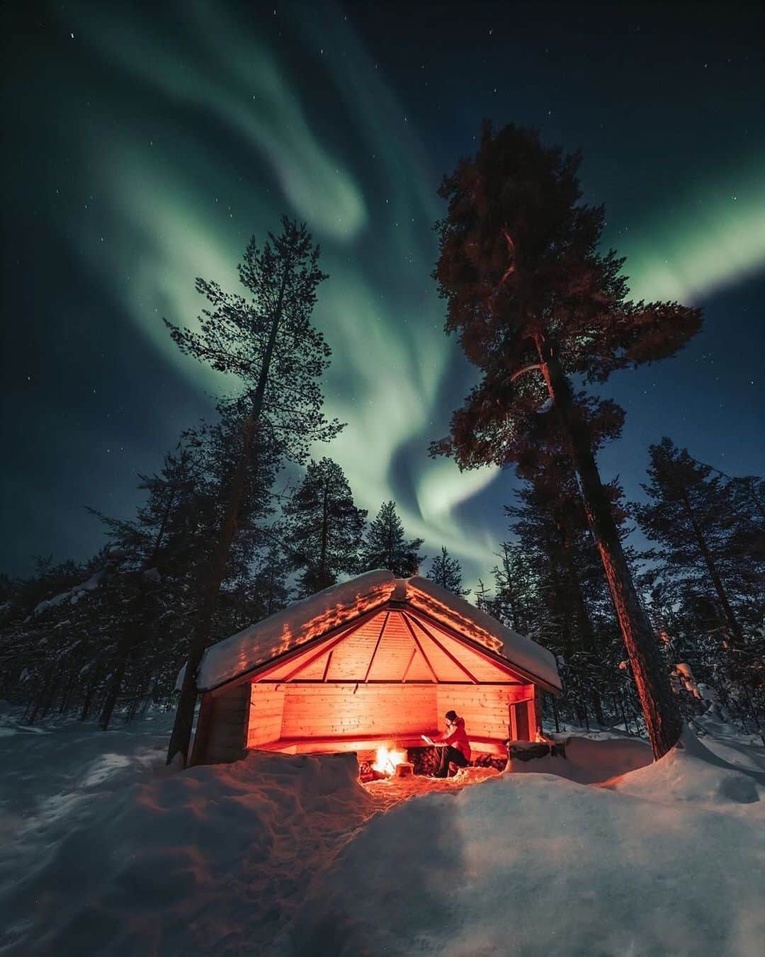 Earth Picsさんのインスタグラム写真 - (Earth PicsInstagram)「Who wants to see the northern lights this year? Photo by @filippo_cesarini」2月12日 3時55分 - earthpix