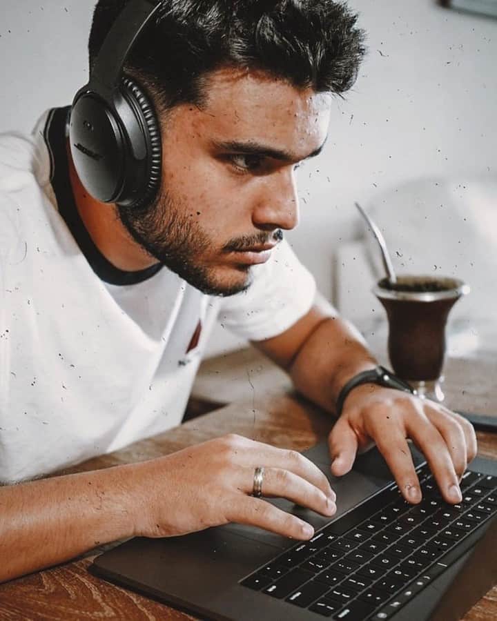 BOSEさんのインスタグラム写真 - (BOSEInstagram)「You got this. #StayFocused #QC35 II​ 🎧 . Thanks for the photo @nathanximeness. Share yours using #MyBose for a chance to be featured!​」2月11日 23時01分 - bose