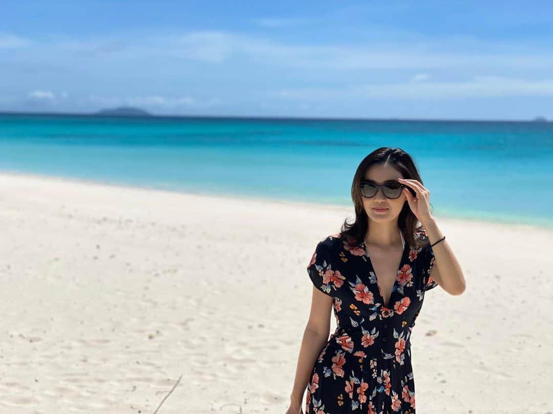 佐藤仁美のインスタグラム：「With the beautiful beach.  #beach #pamalican  #philippines」