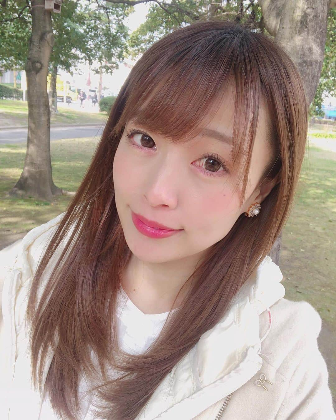 桃咲まゆのインスタグラム：「_ お気に入りのイヤリングです。 きらっきらです。♡ 目の充血がなおりません...。 一生このままだったらどうしよう 嫌われちゃうかな。」