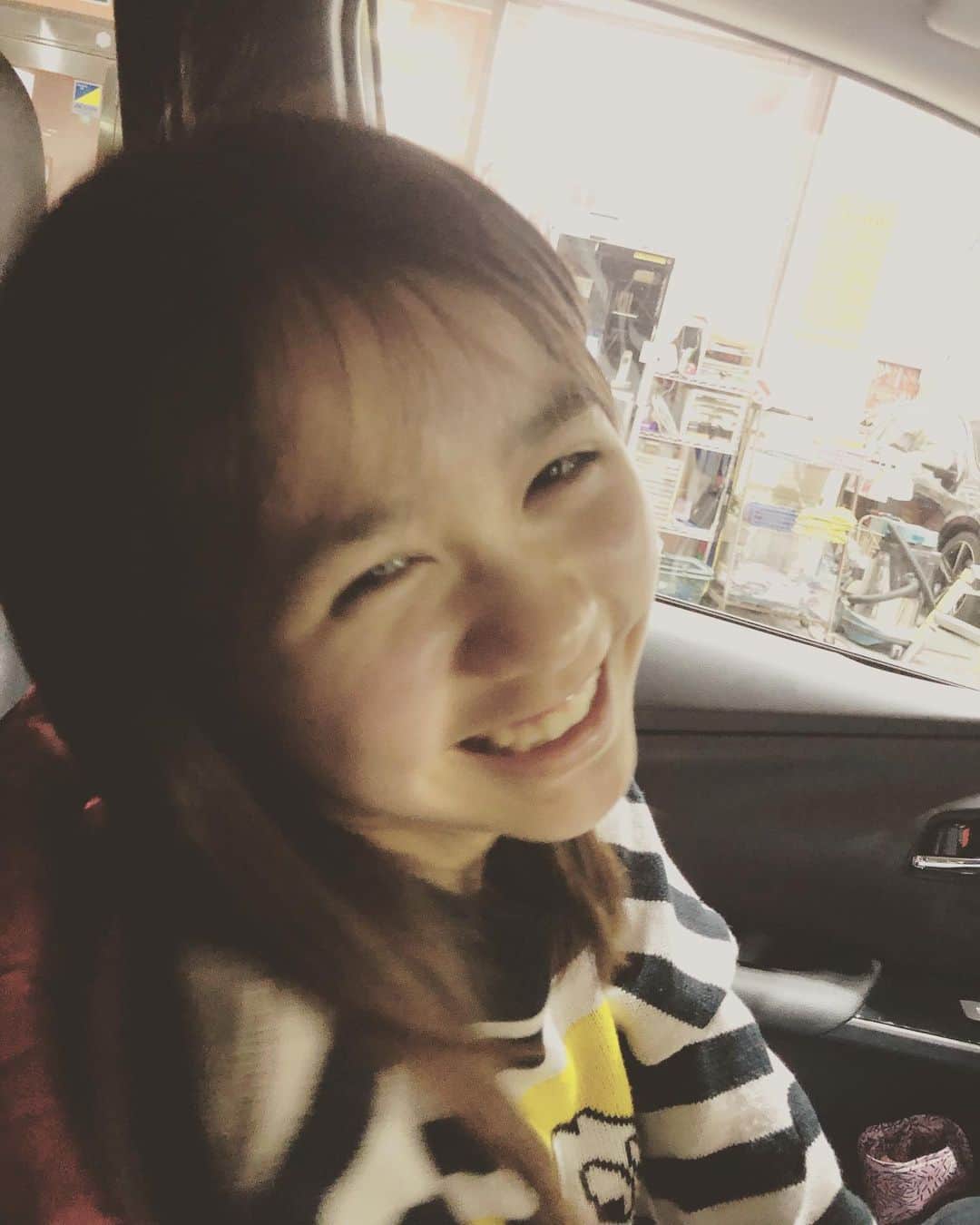 田中杏子さんのインスタグラム写真 - (田中杏子Instagram)「ずっと笑って過ごしてます。 だって一緒にいると、話しが面白いんだもん🤣 車中にて。  いつもありがとね。  前髪切って大ご満悦💕💕💕💕 #akotanaka」2月11日 23時25分 - akoakotanaka