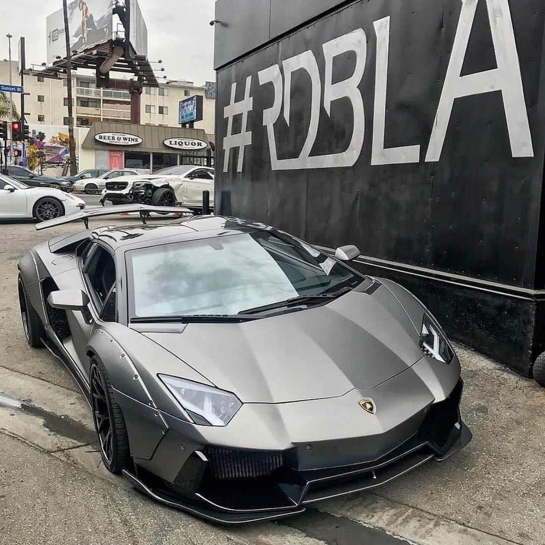 のインスタグラム：「Libertywalk自由に歩く！！！ LB★WORKS LAMBORGHINI AVENTADOR LA RDB SHOP🙂  @rdbla @rdbautocare @rdbmano @chrisbrownofficial @libertywalkkato #chrisbrownfans #lamborghini#lamborghiniaventador#libertywalk#lbworks#libertywalkkato#widebody#usa#supercar#fiexhaust #airrexsuspension #yokohamatire」